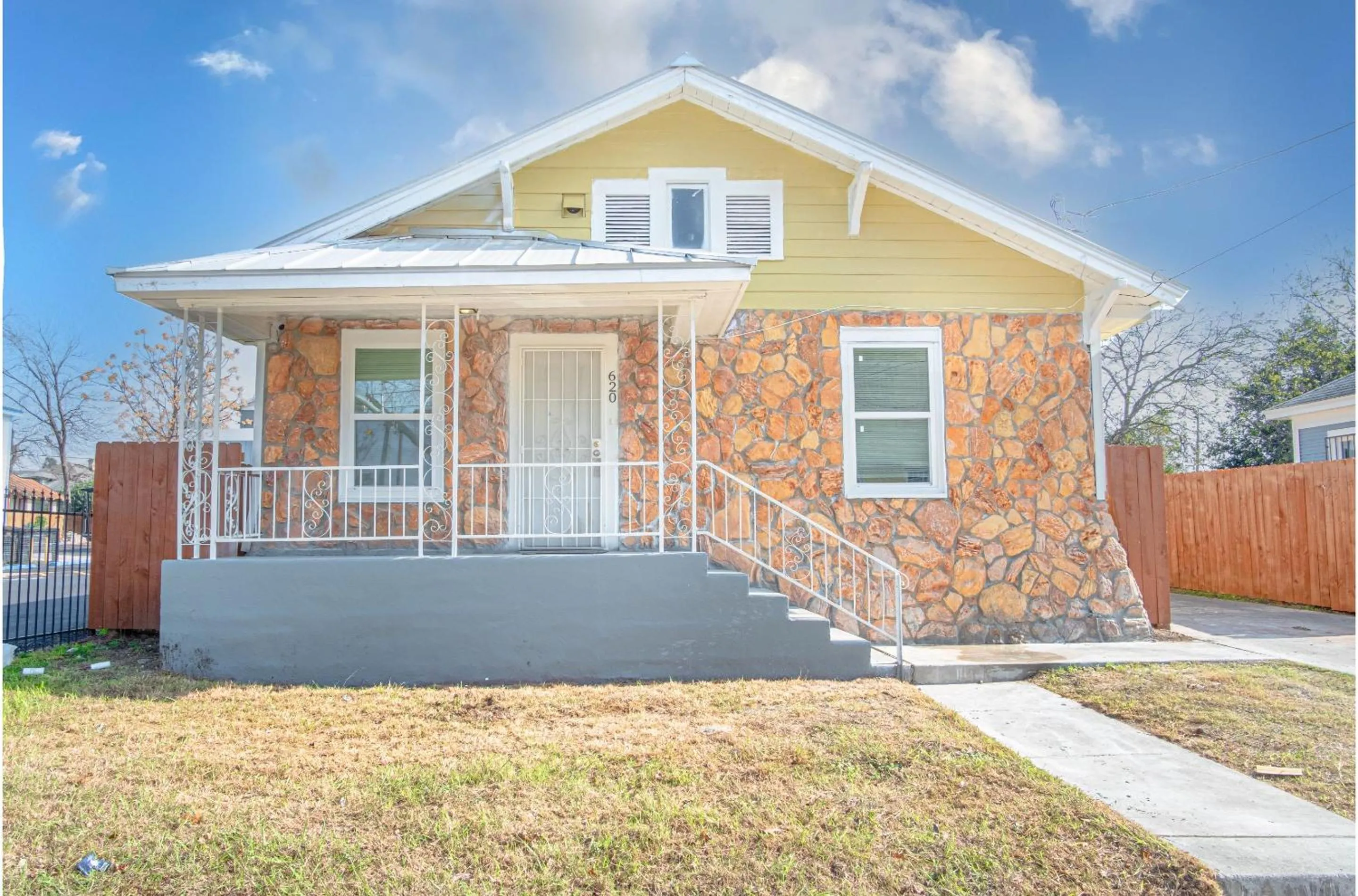 Property building in Wonderful 3 BR 2 BA Near Downtown