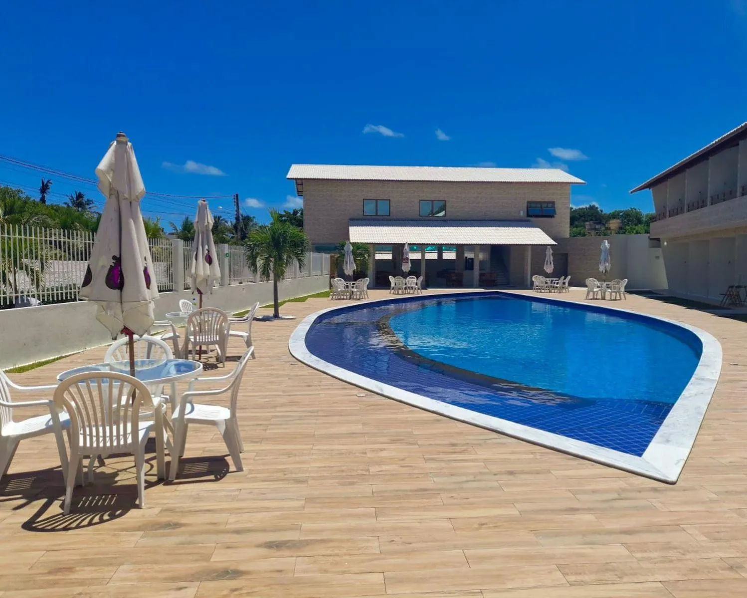 Swimming pool in Paraiso Barra Hotel