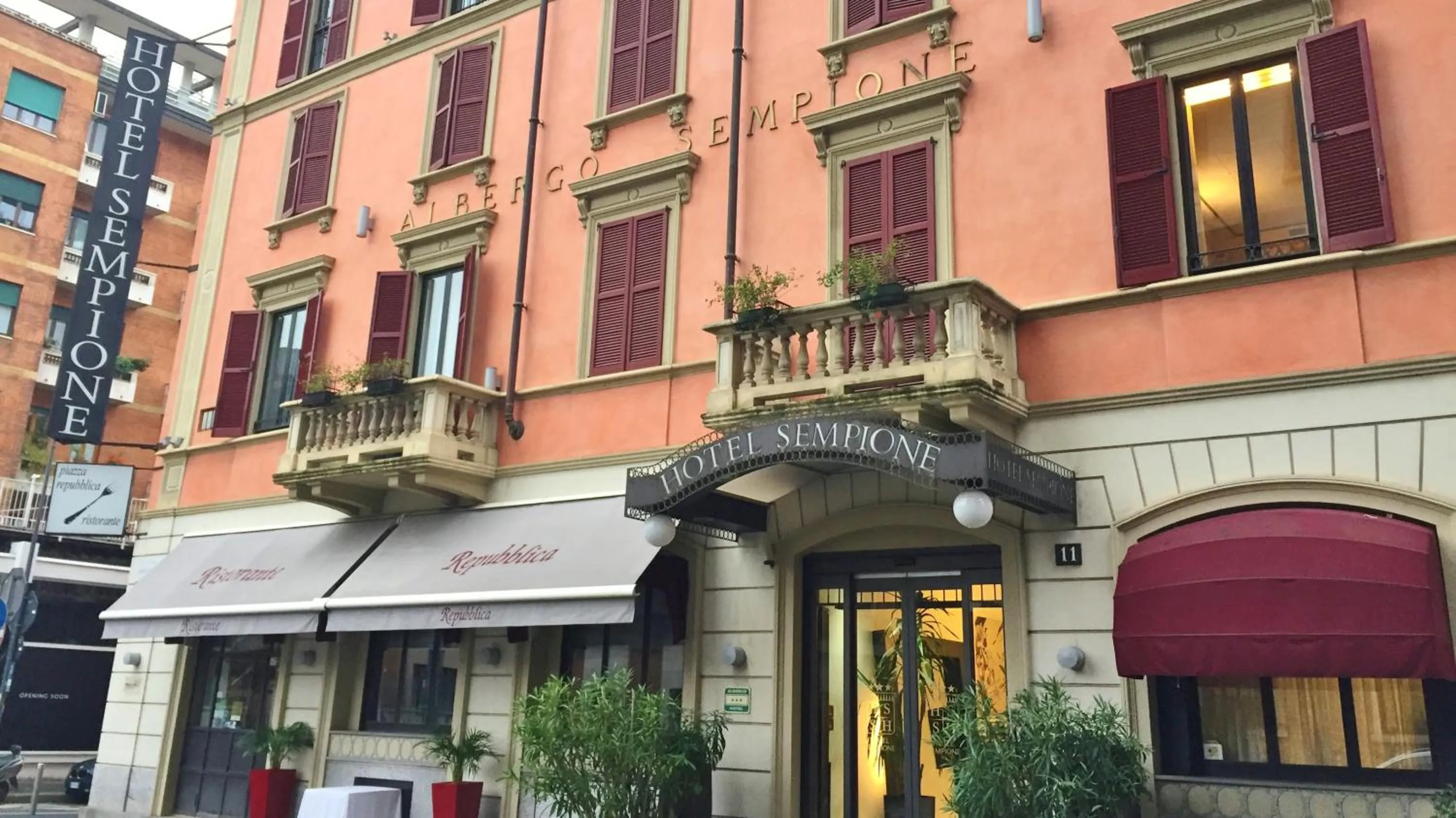 Facade/entrance in Hotel Sempione