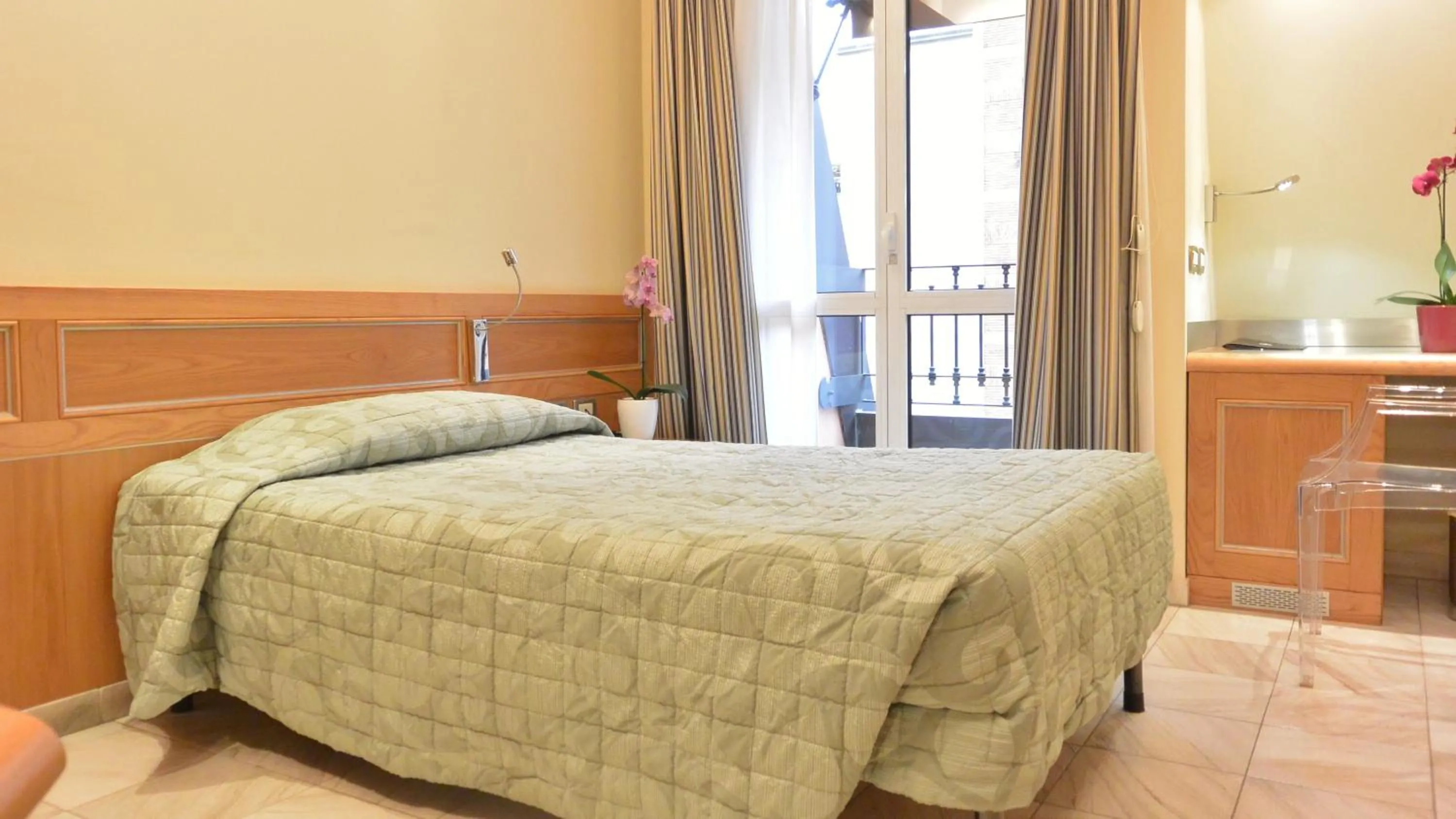 Bed in Hotel Sempione