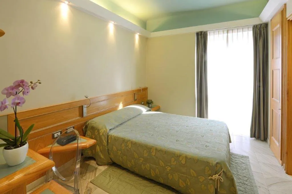 Bedroom, Bed in Hotel Sempione