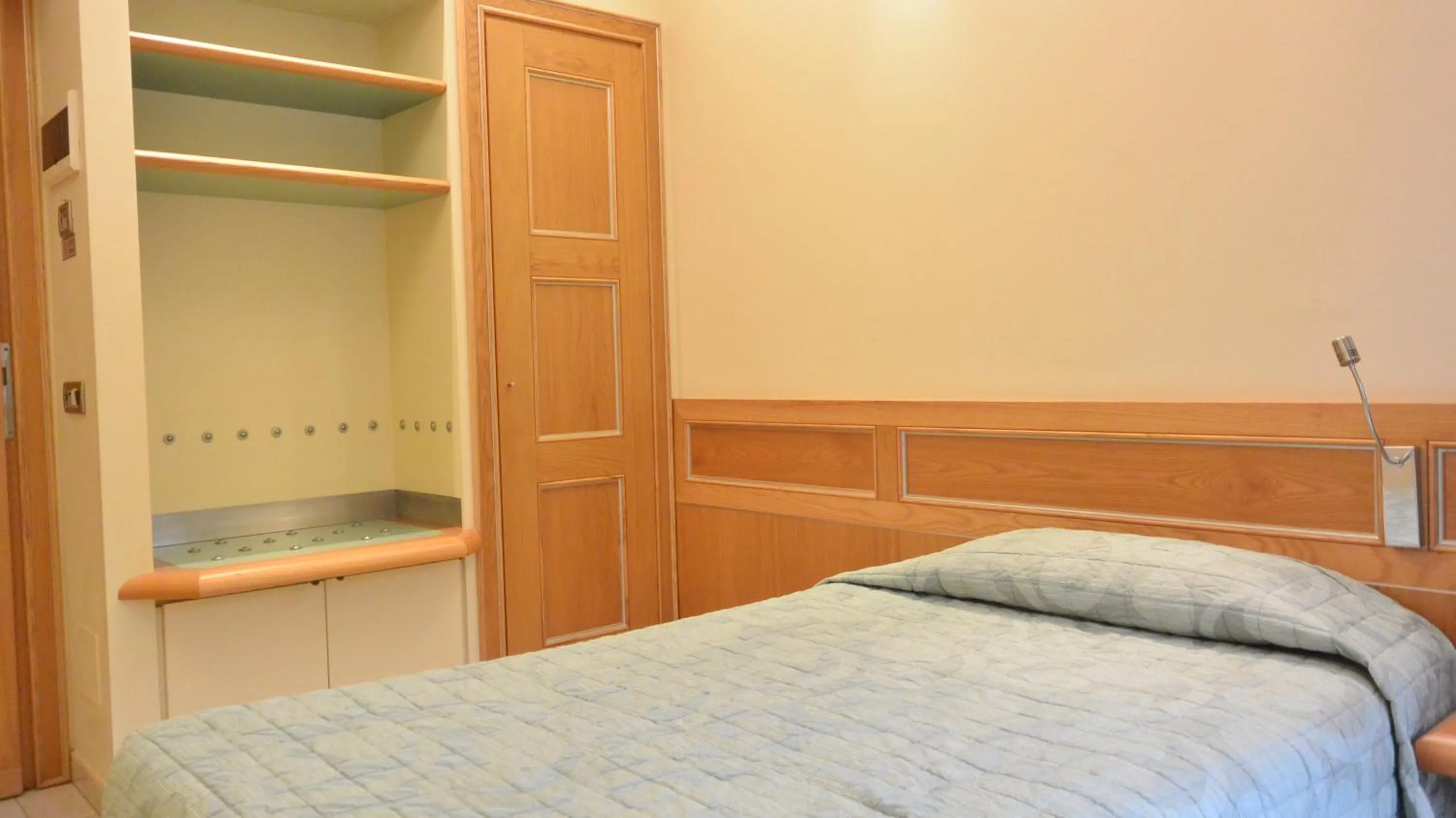 Bed in Hotel Sempione