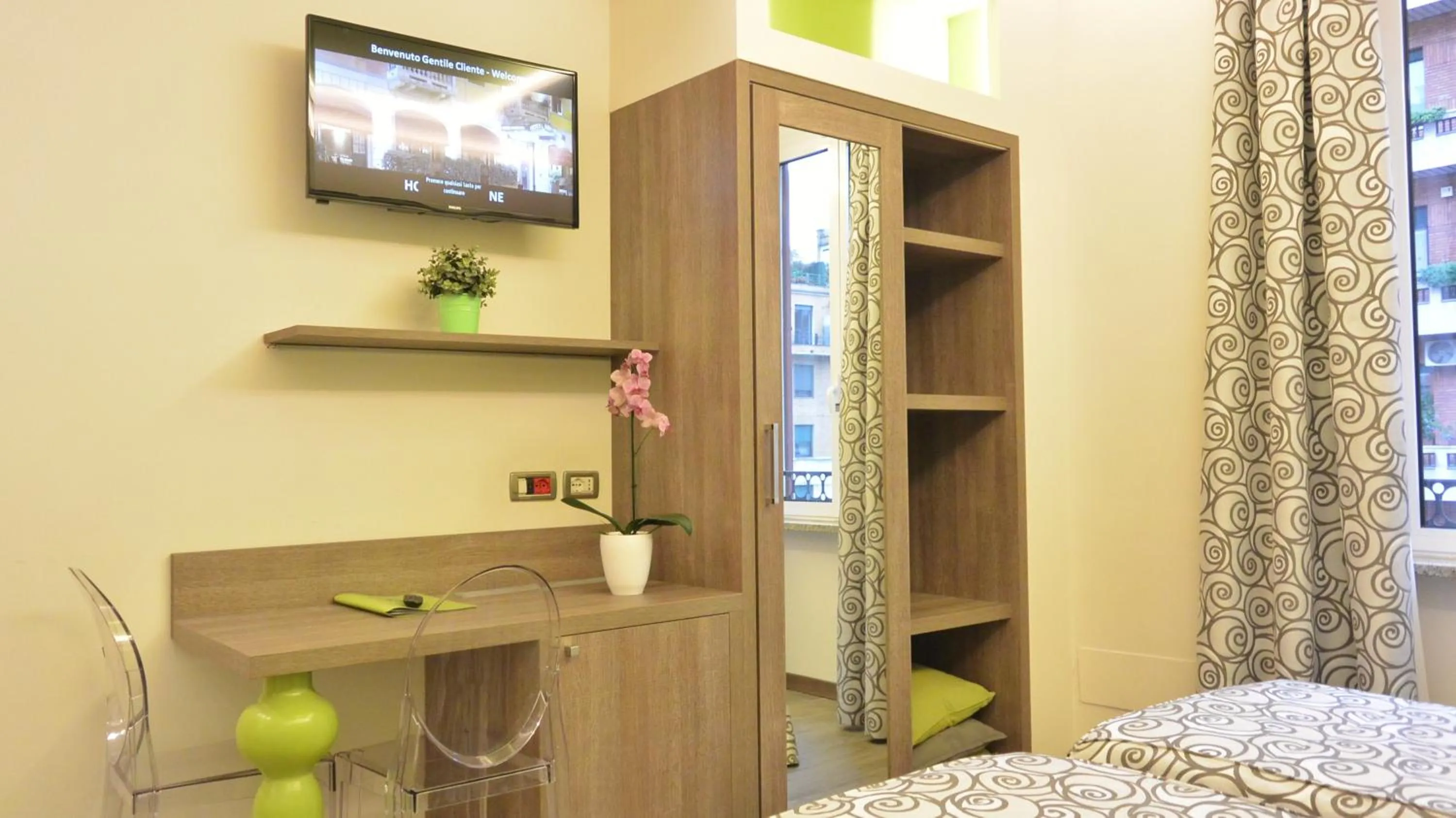 TV and multimedia, Bed in Hotel Sempione