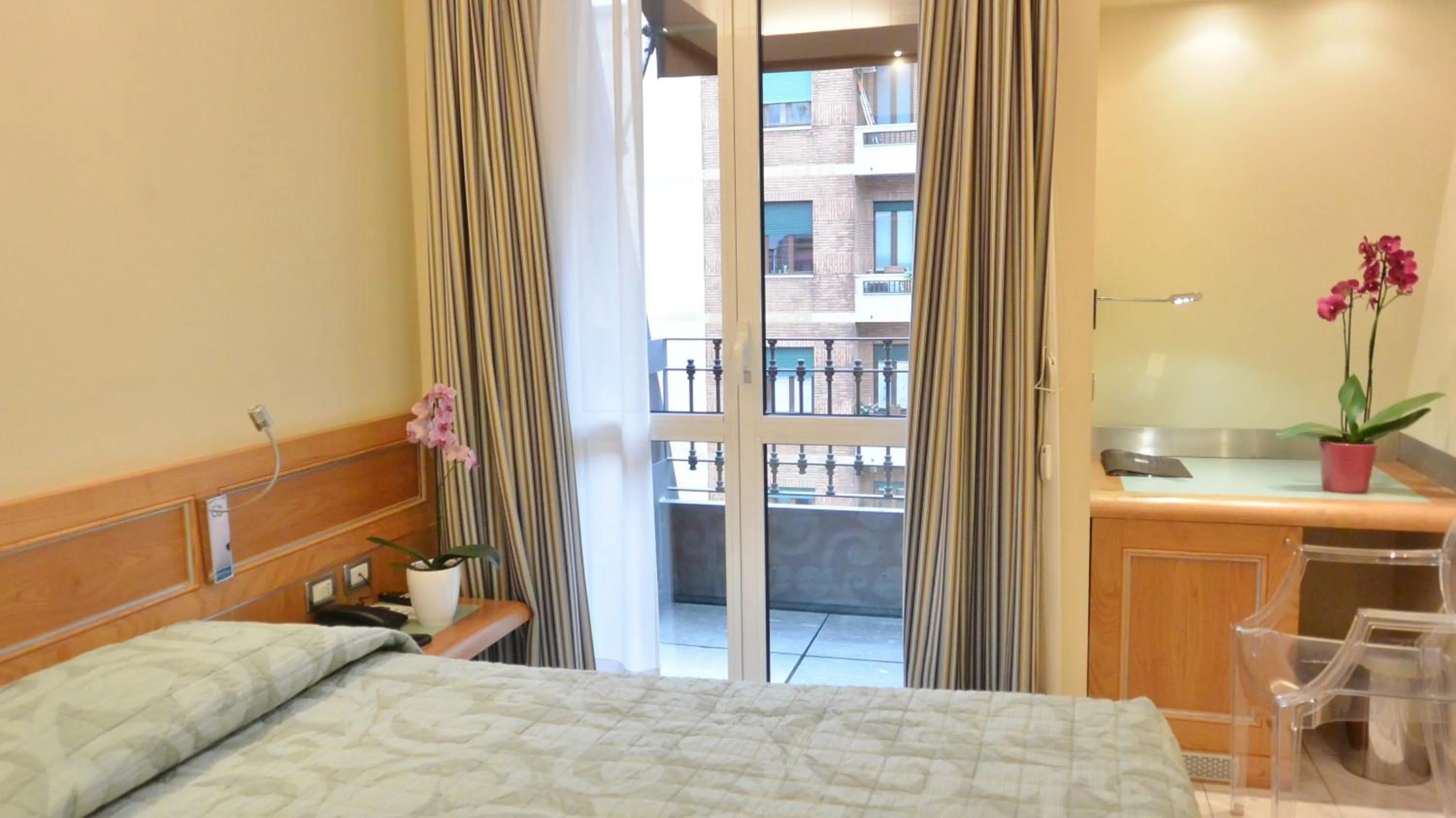 Bed in Hotel Sempione