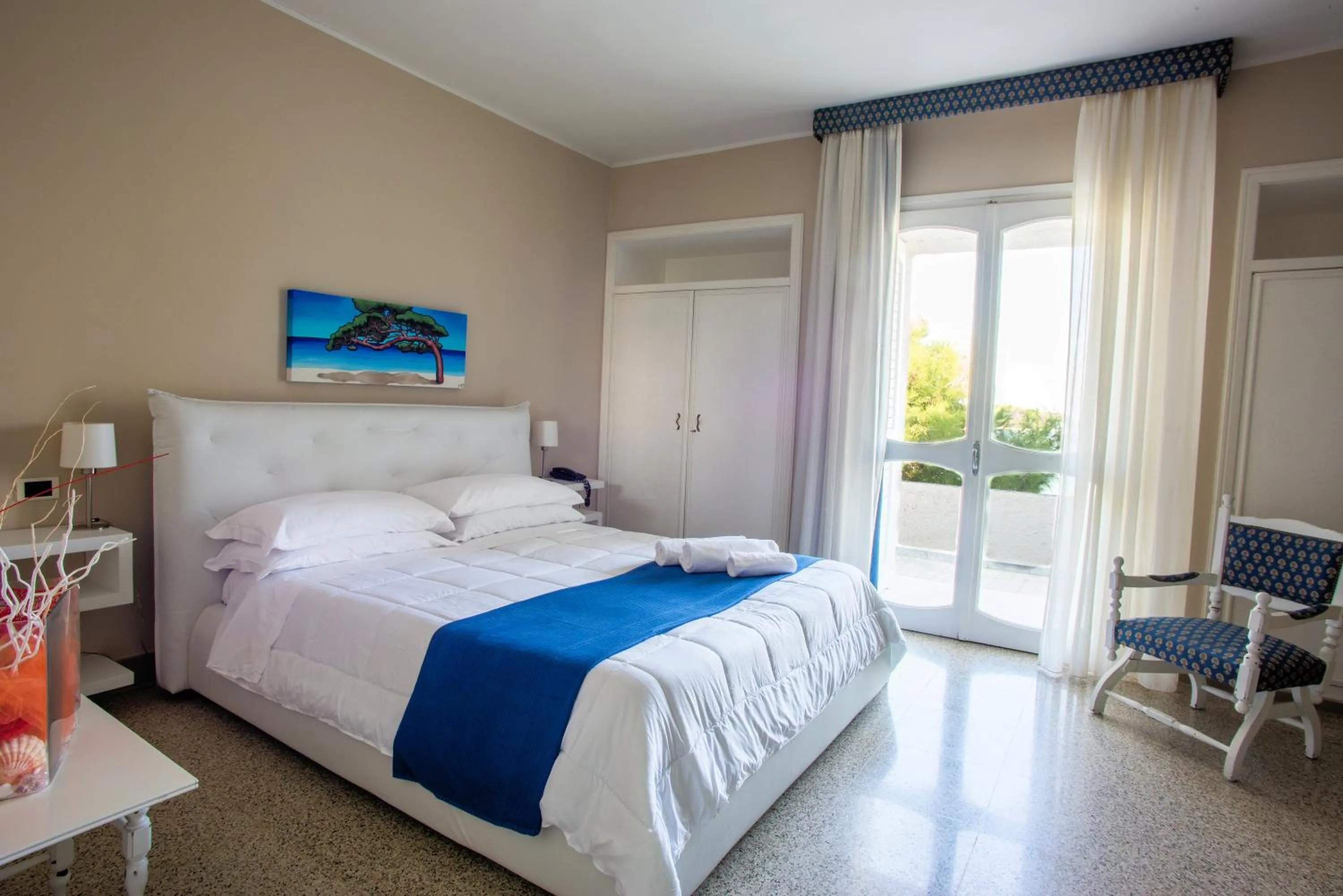 Bed in Hotel Lo Scoglio