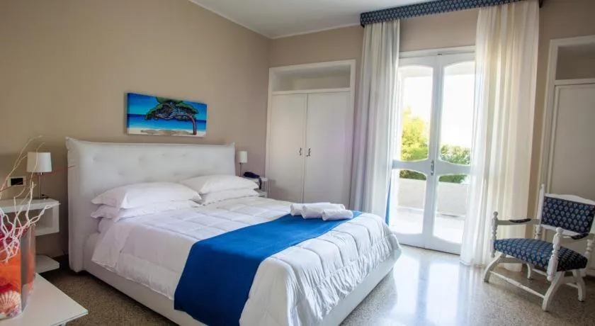 Bed in Hotel Lo Scoglio