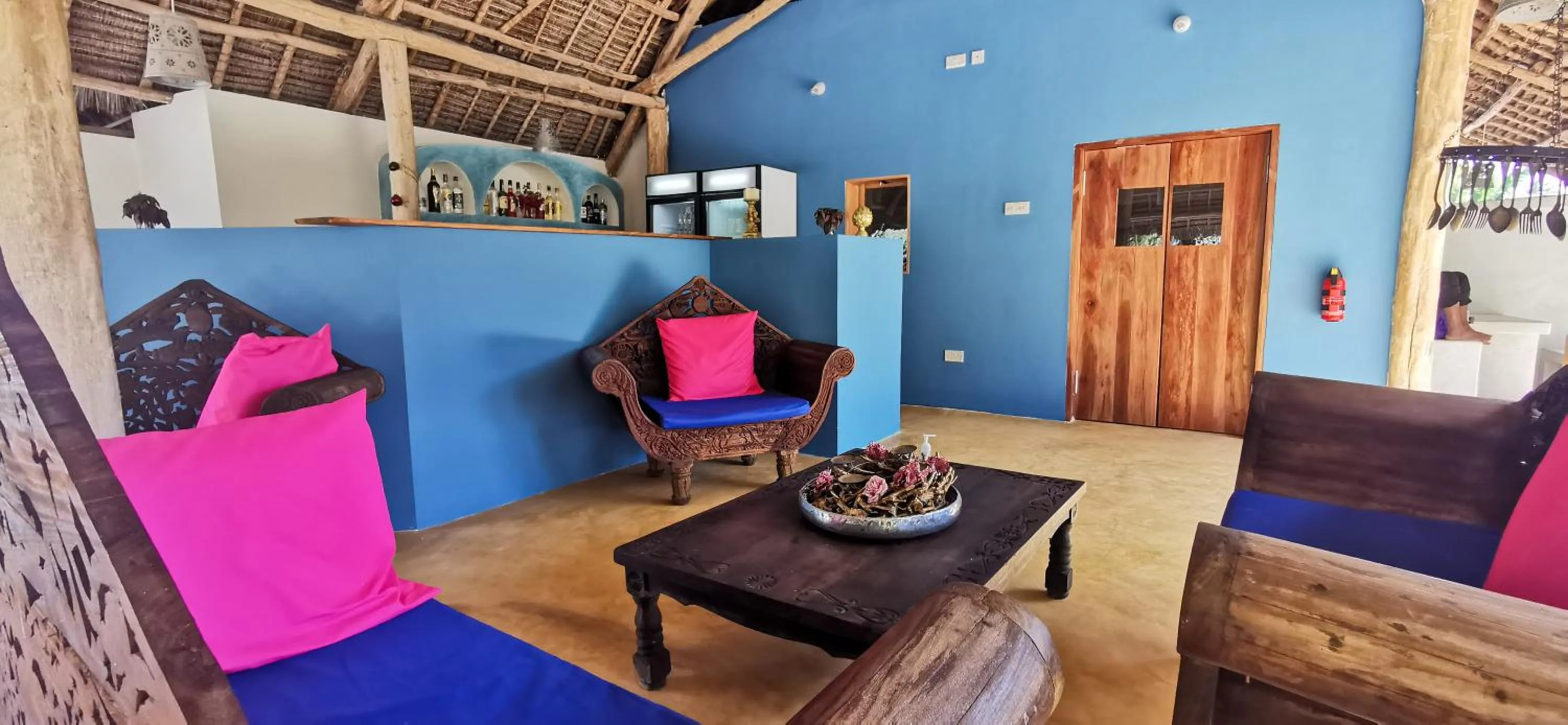 Restaurant/places to eat in Villa Malaika