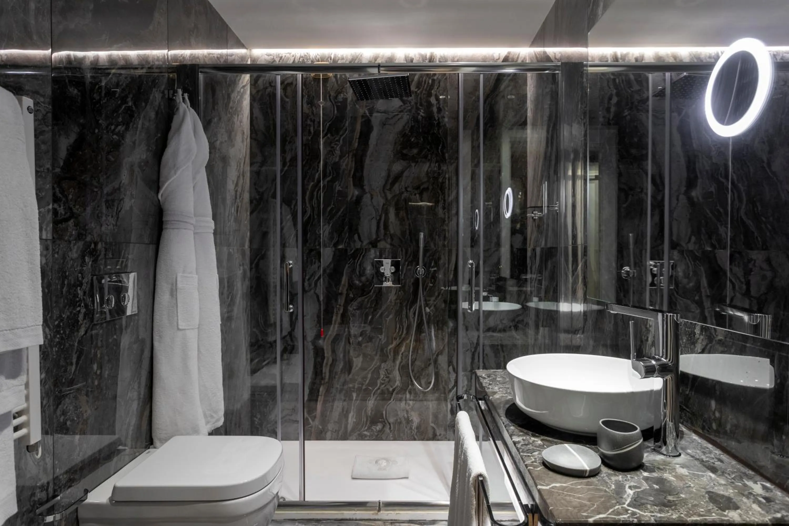 Bathroom in Grand Hotel Et Des Palmes