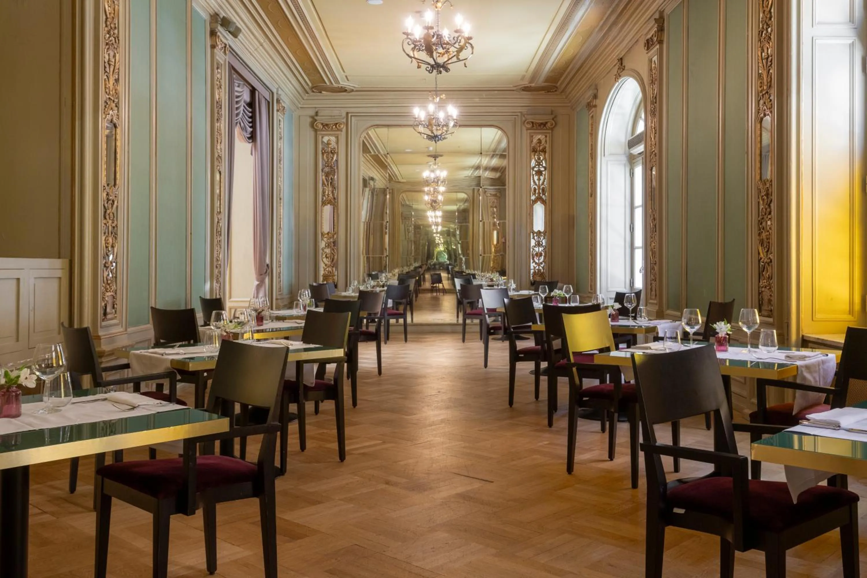 Restaurant/places to eat in Grand Hotel Et Des Palmes