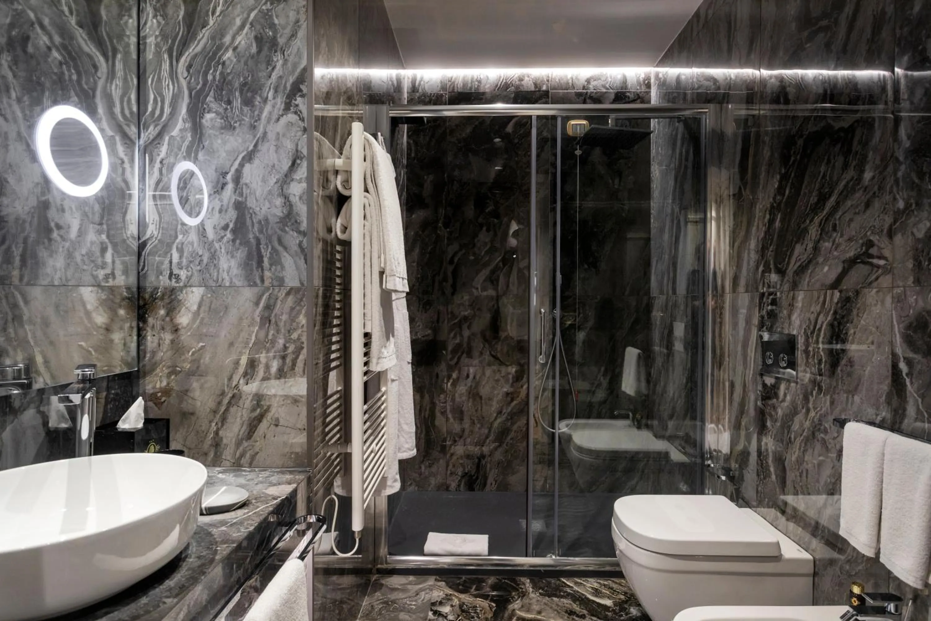 Bathroom in Grand Hotel Et Des Palmes