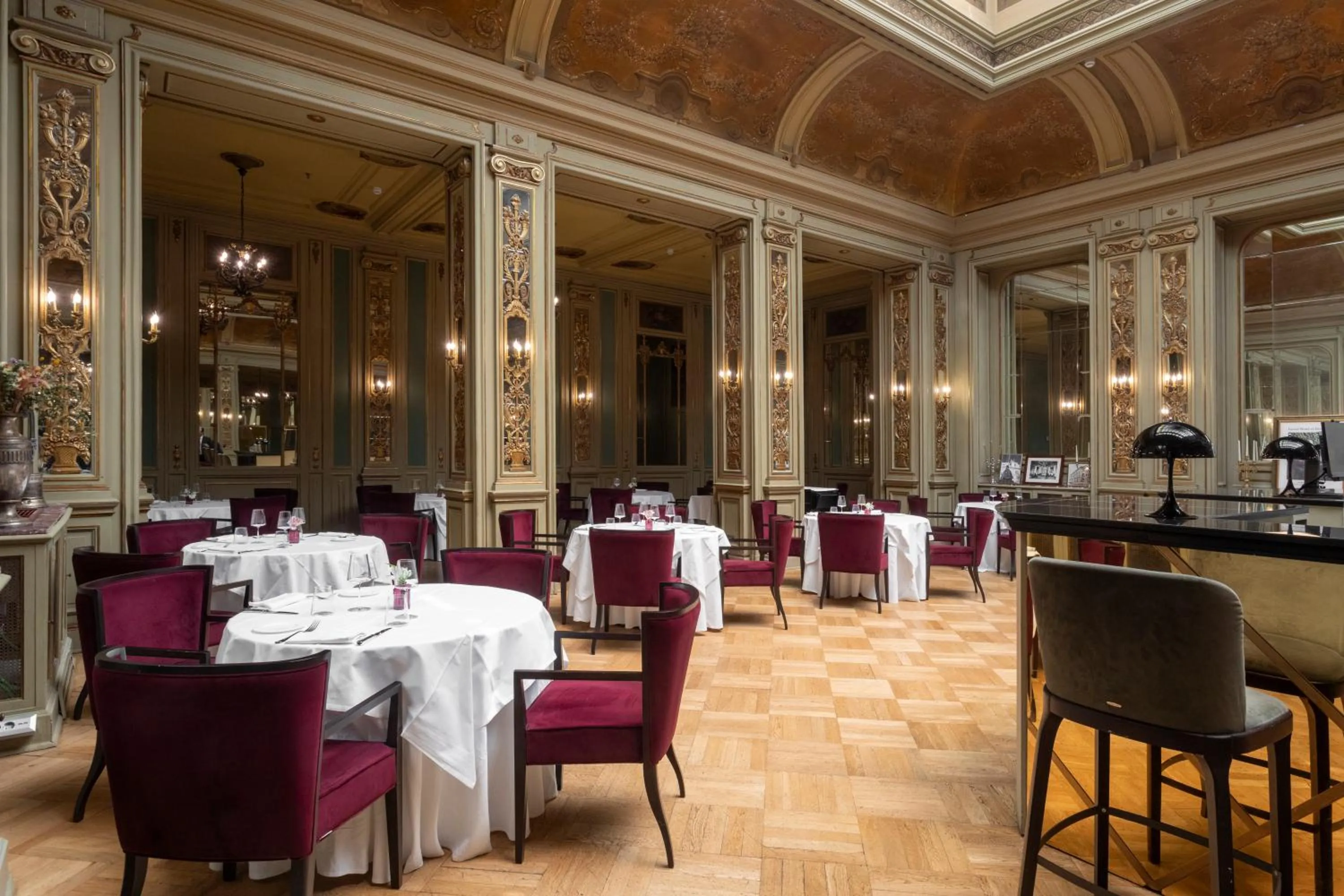 Restaurant/places to eat in Grand Hotel Et Des Palmes