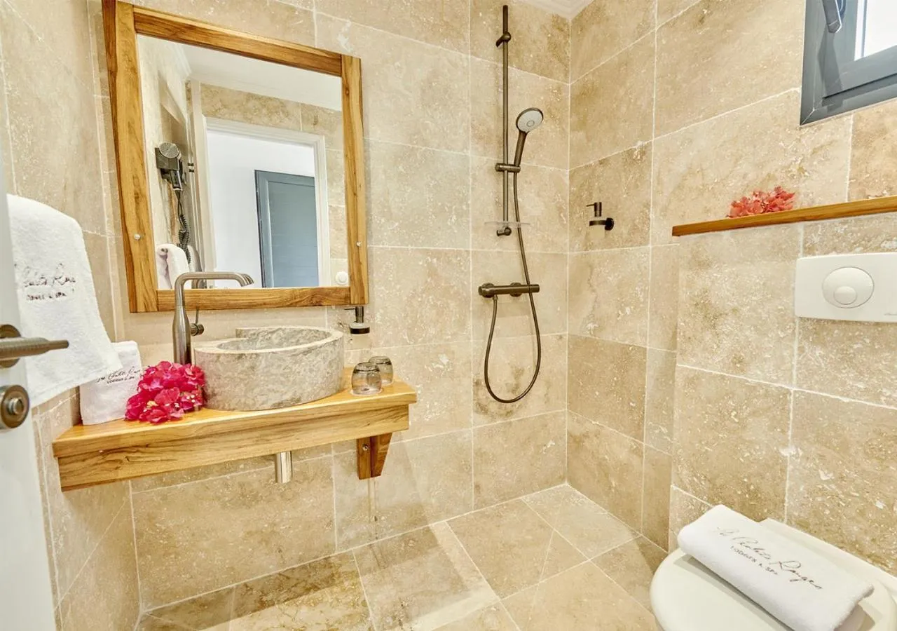 LES GALETS ROUGES LODGES & SPA