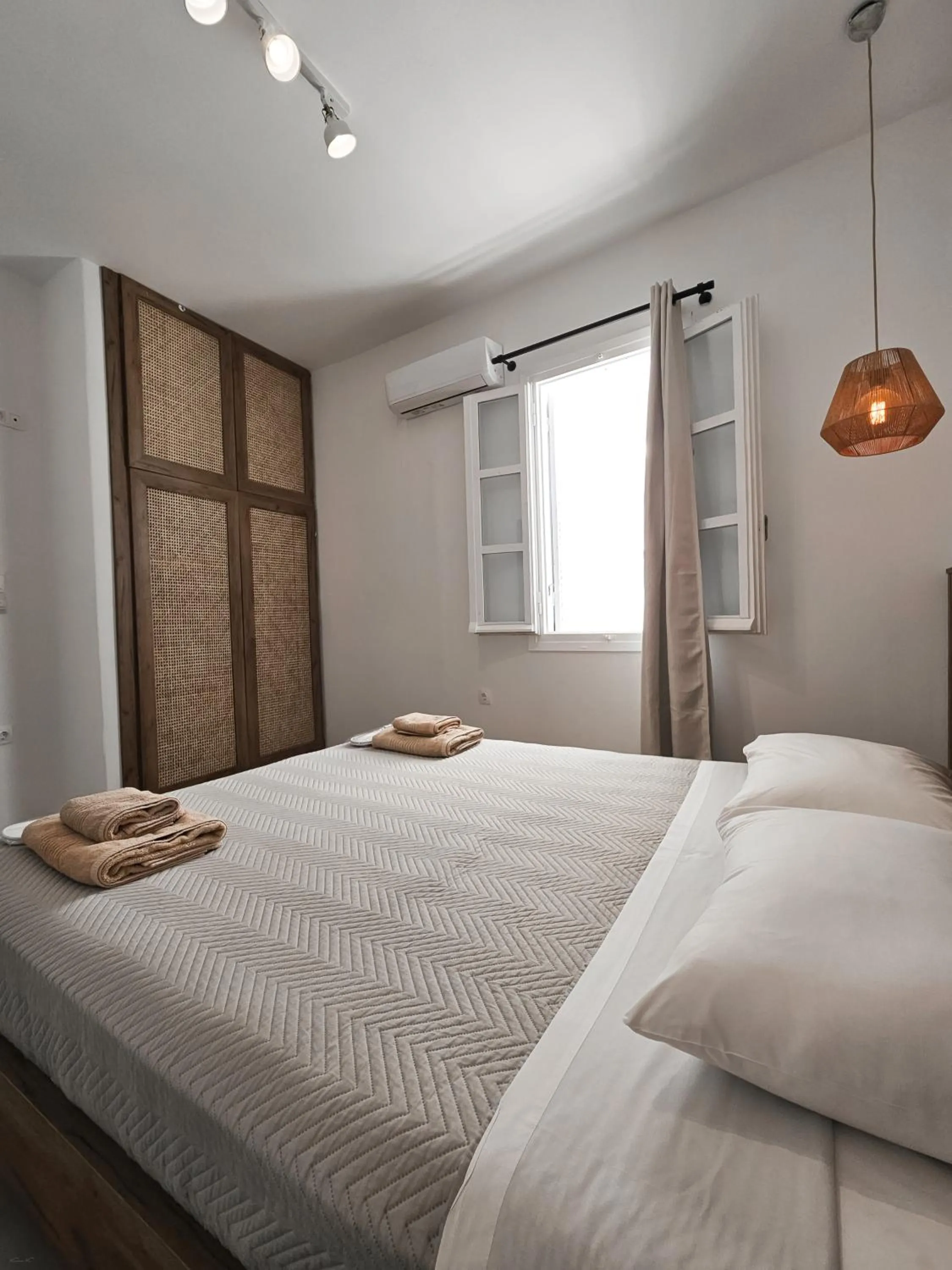 Bedroom, Bed in Oikia Suites Mykonos