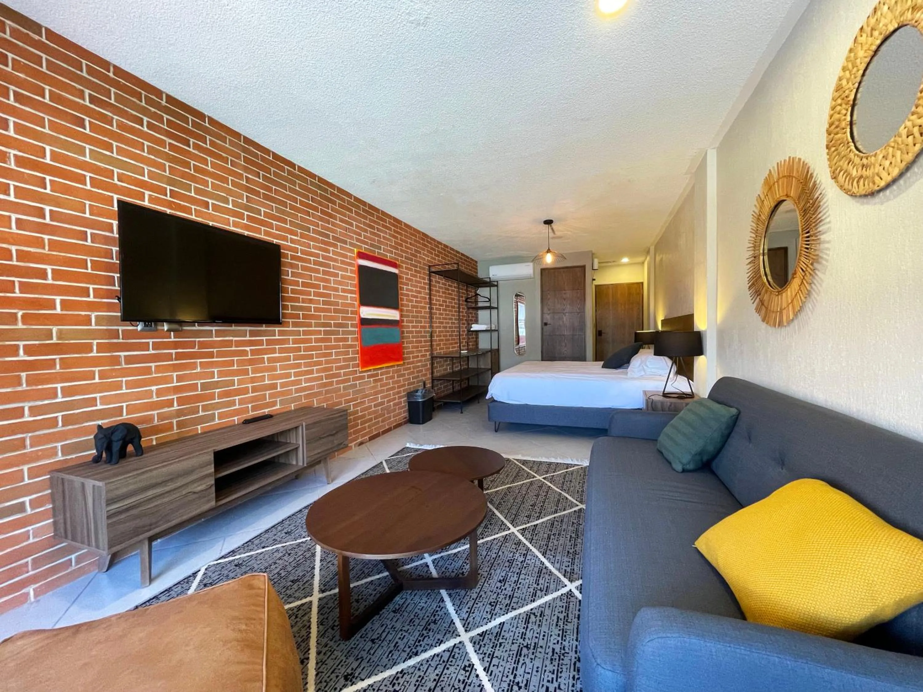 Living room, Bed in Estacion Alameda Downtown