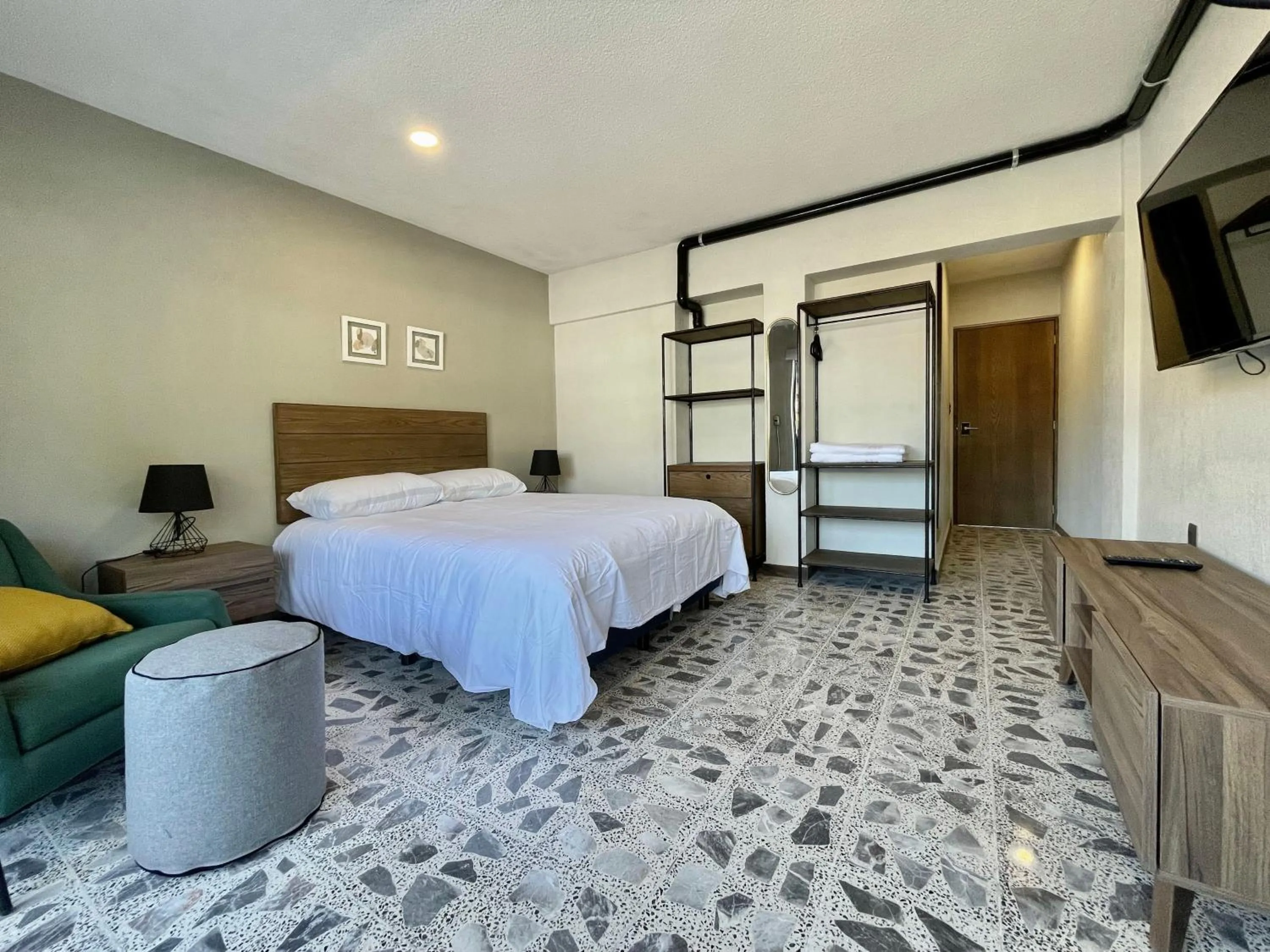 Photo of the whole room, Bed in Estacion Alameda Downtown