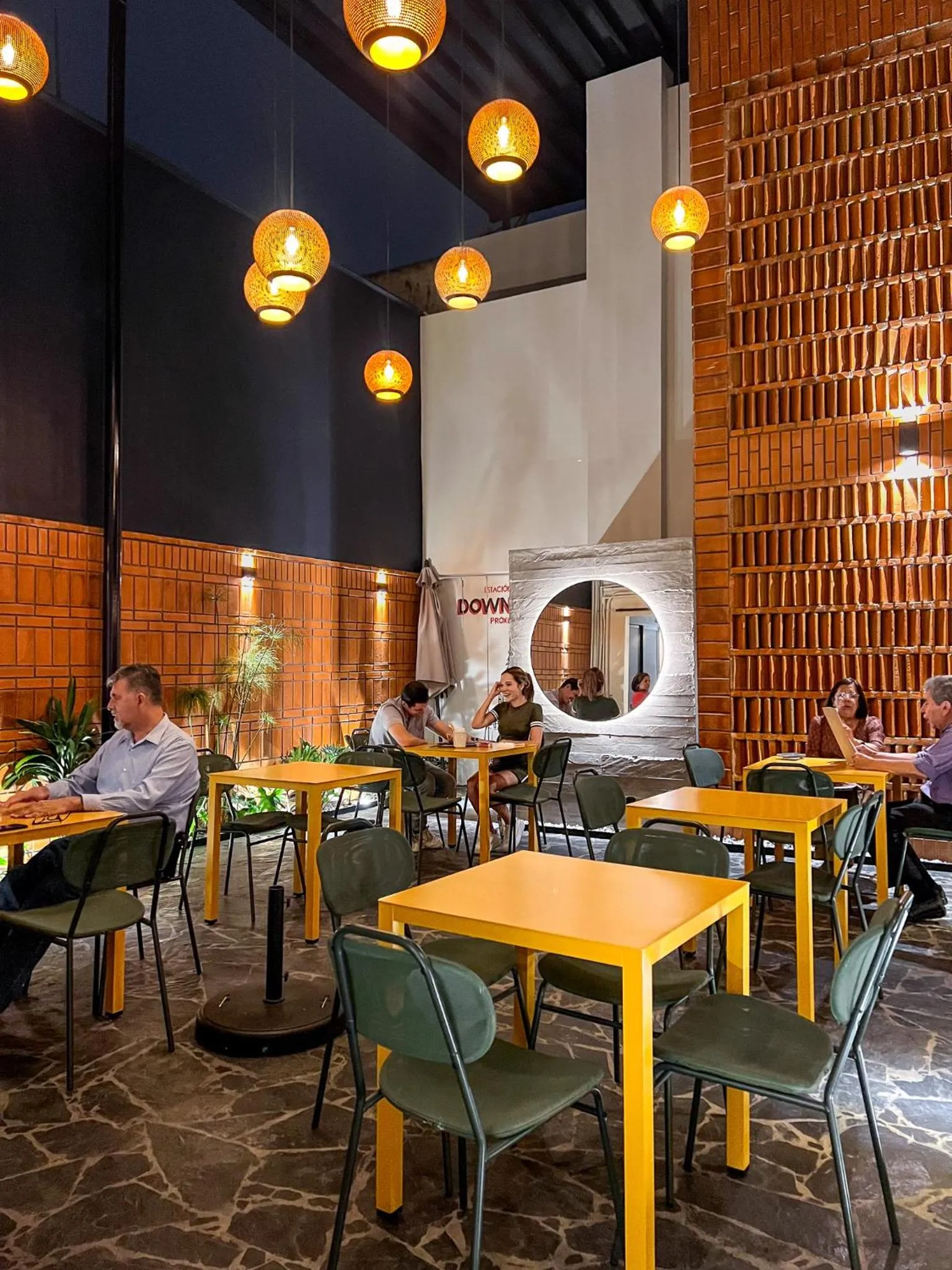 Restaurant/places to eat in Estacion Alameda Downtown