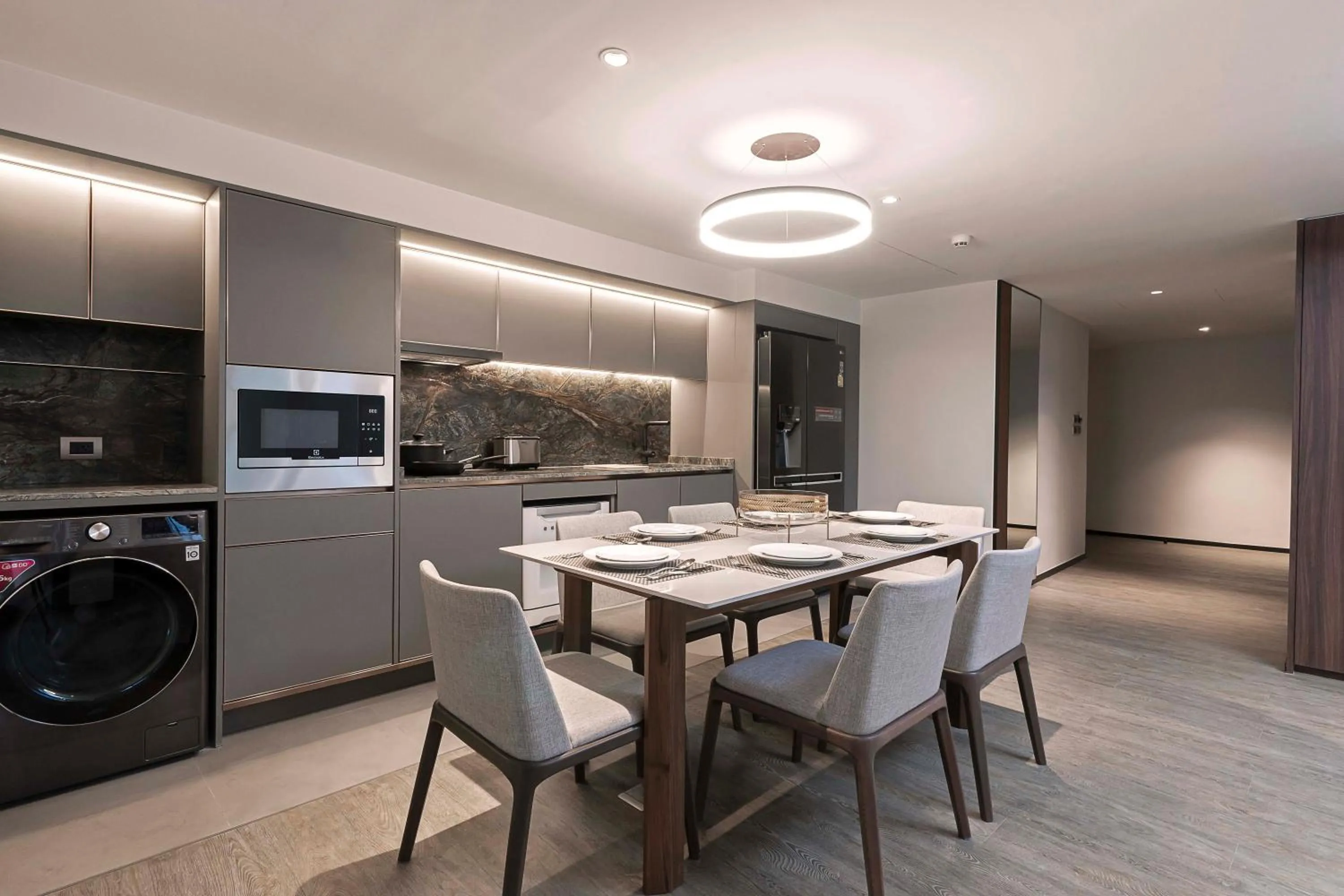 Kitchen or kitchenette in Gardina Asoke Hotel & Residence