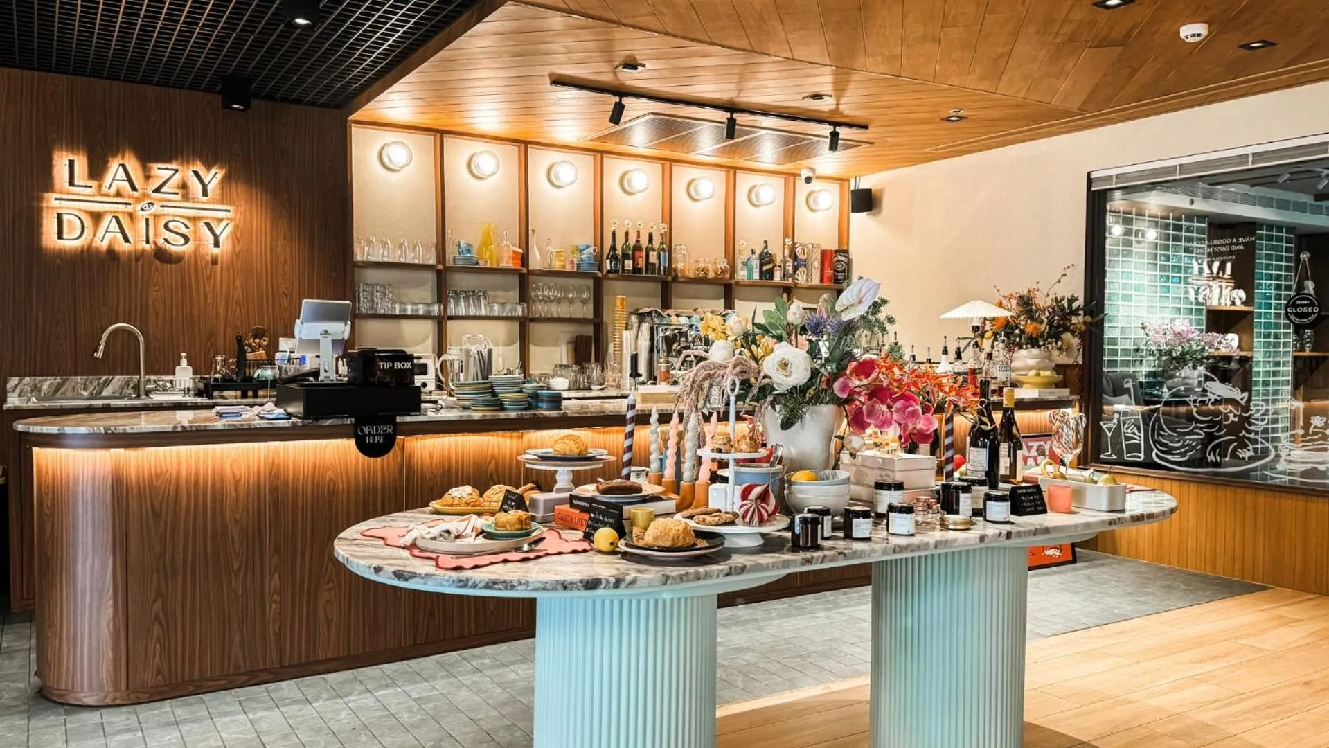 Restaurant/places to eat in Gardina Asoke Hotel & Residence