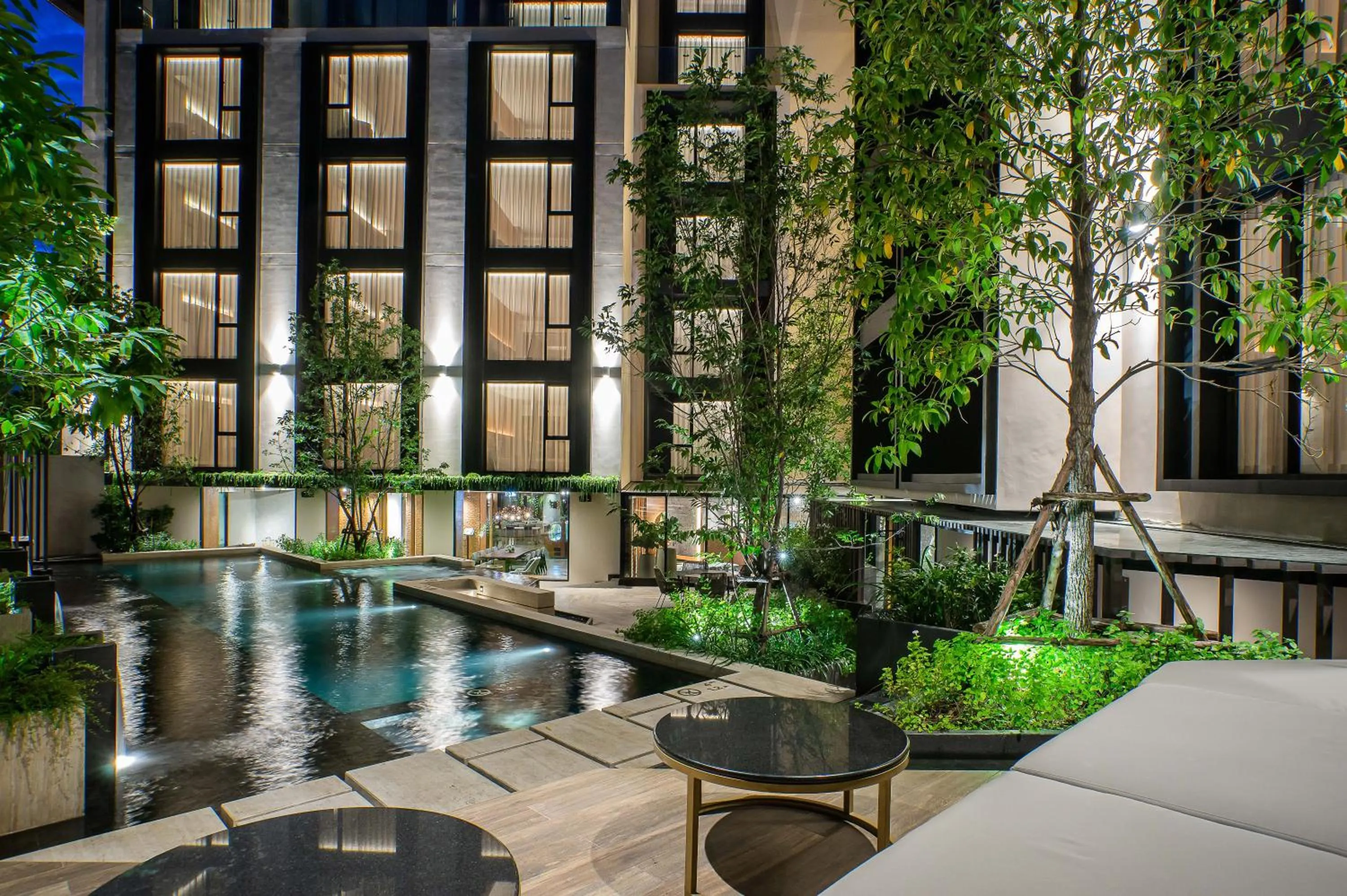 Swimming pool in Gardina Asoke Hotel & Residence