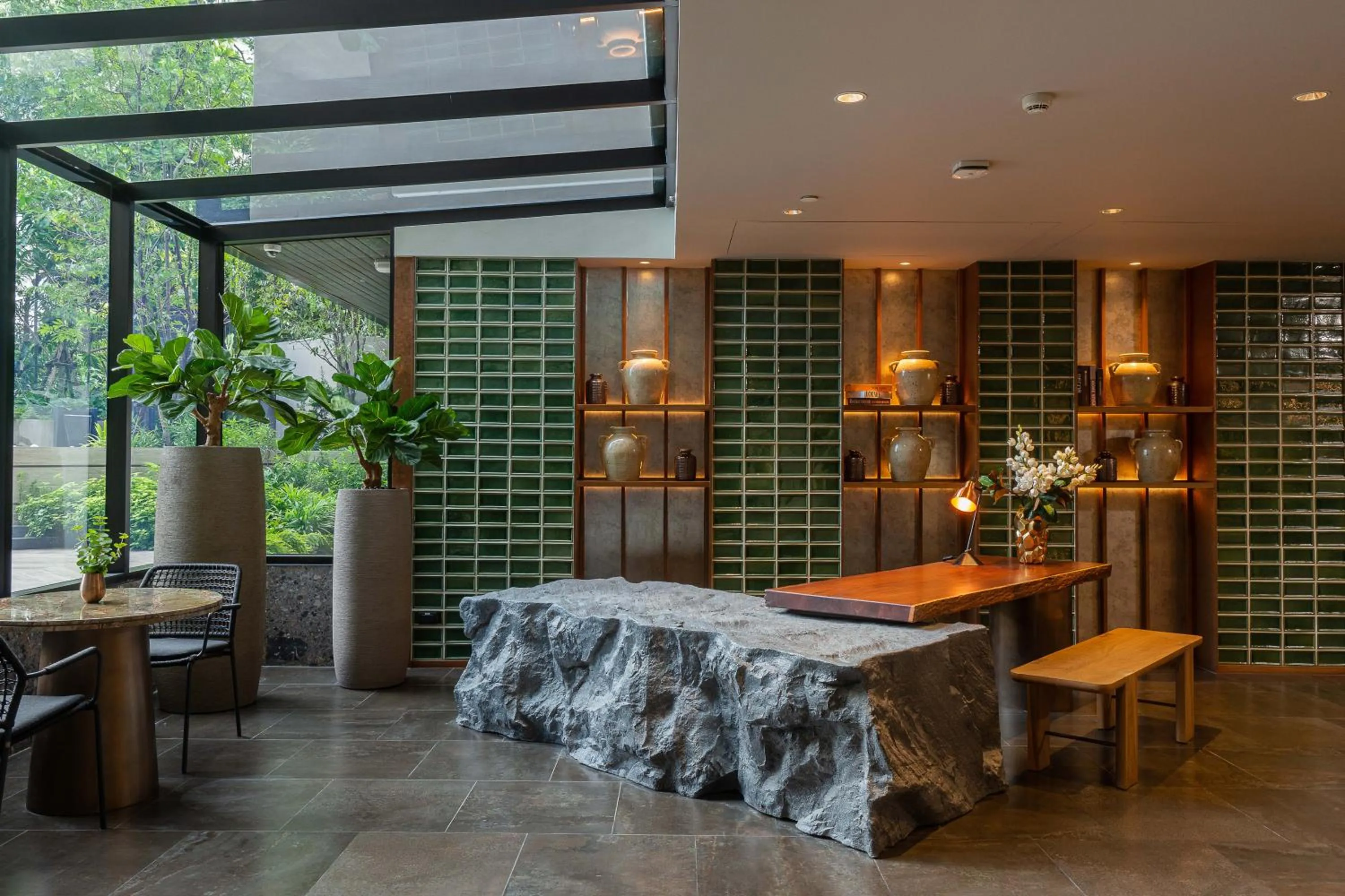 concierge in Gardina Asoke Hotel & Residence