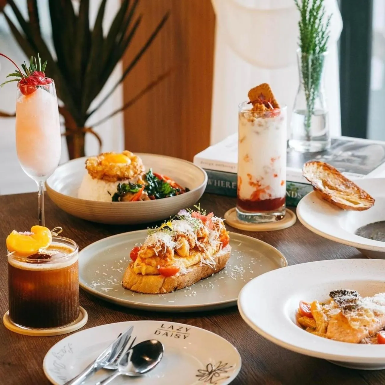 Restaurant/places to eat in Gardina Asoke Hotel & Residence