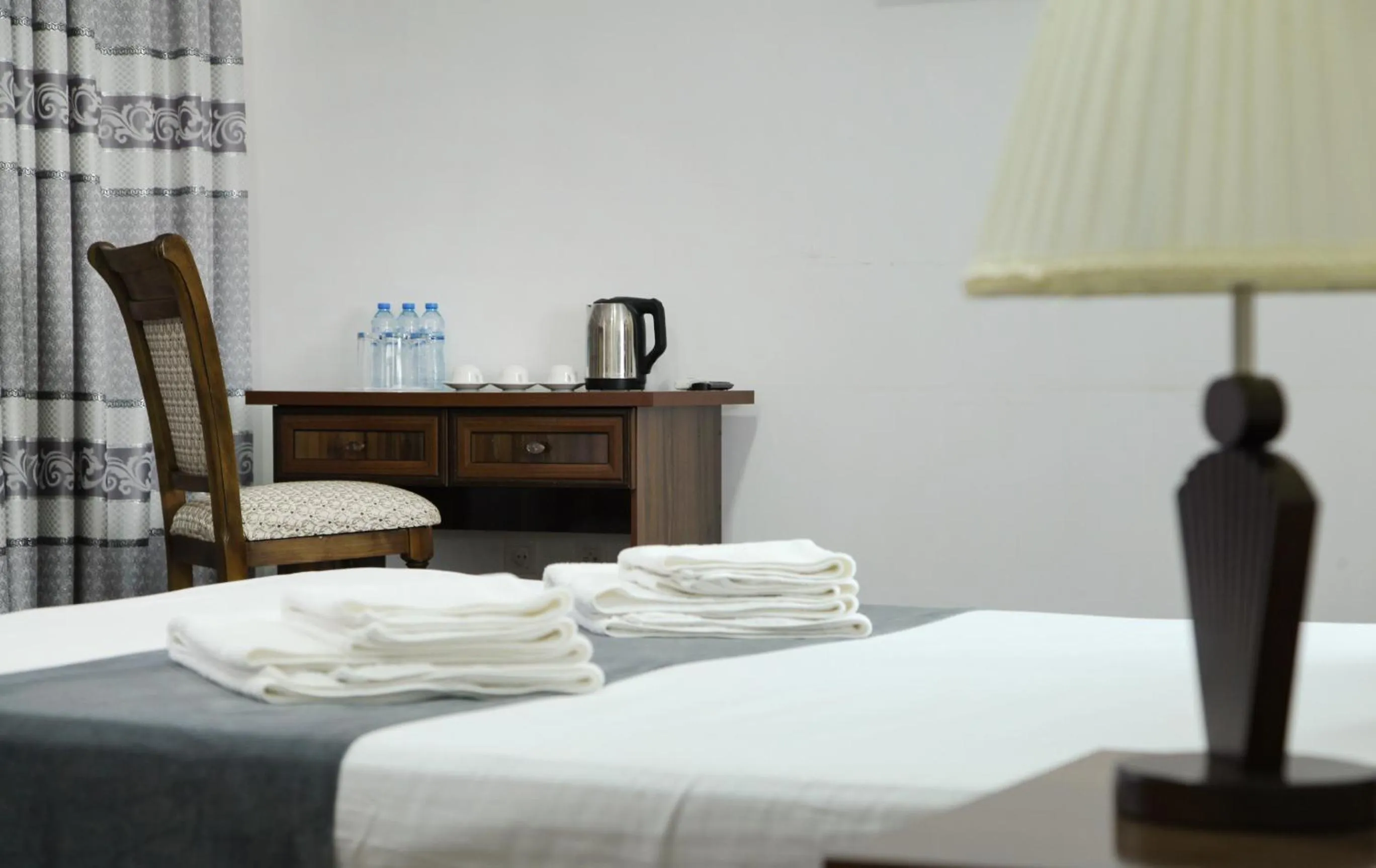 Photo of the whole room, Bed in Atlas