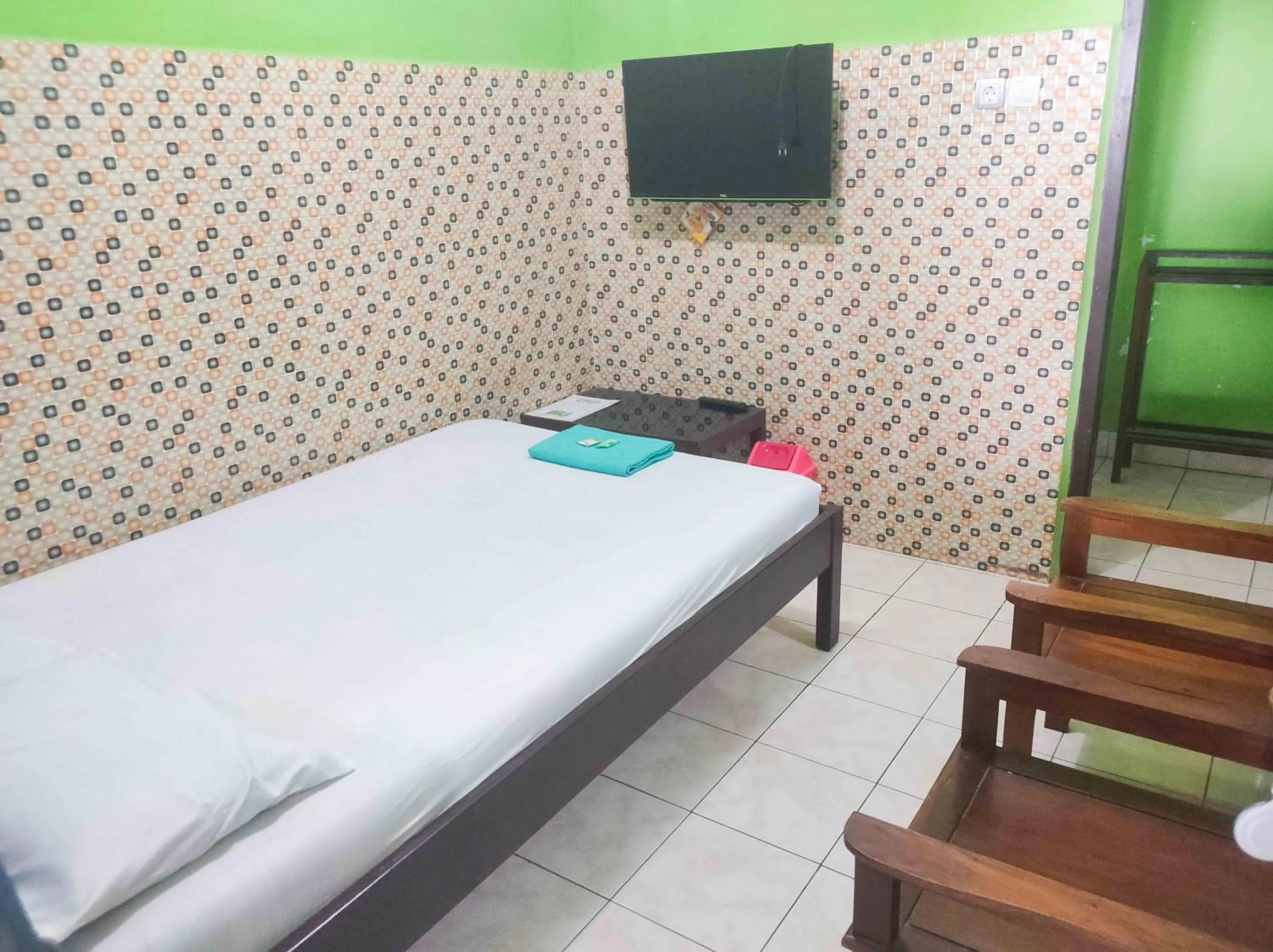 Bedroom, Bed in Bayu Murti Inn Kaliurang Yogyakarta RedPartner