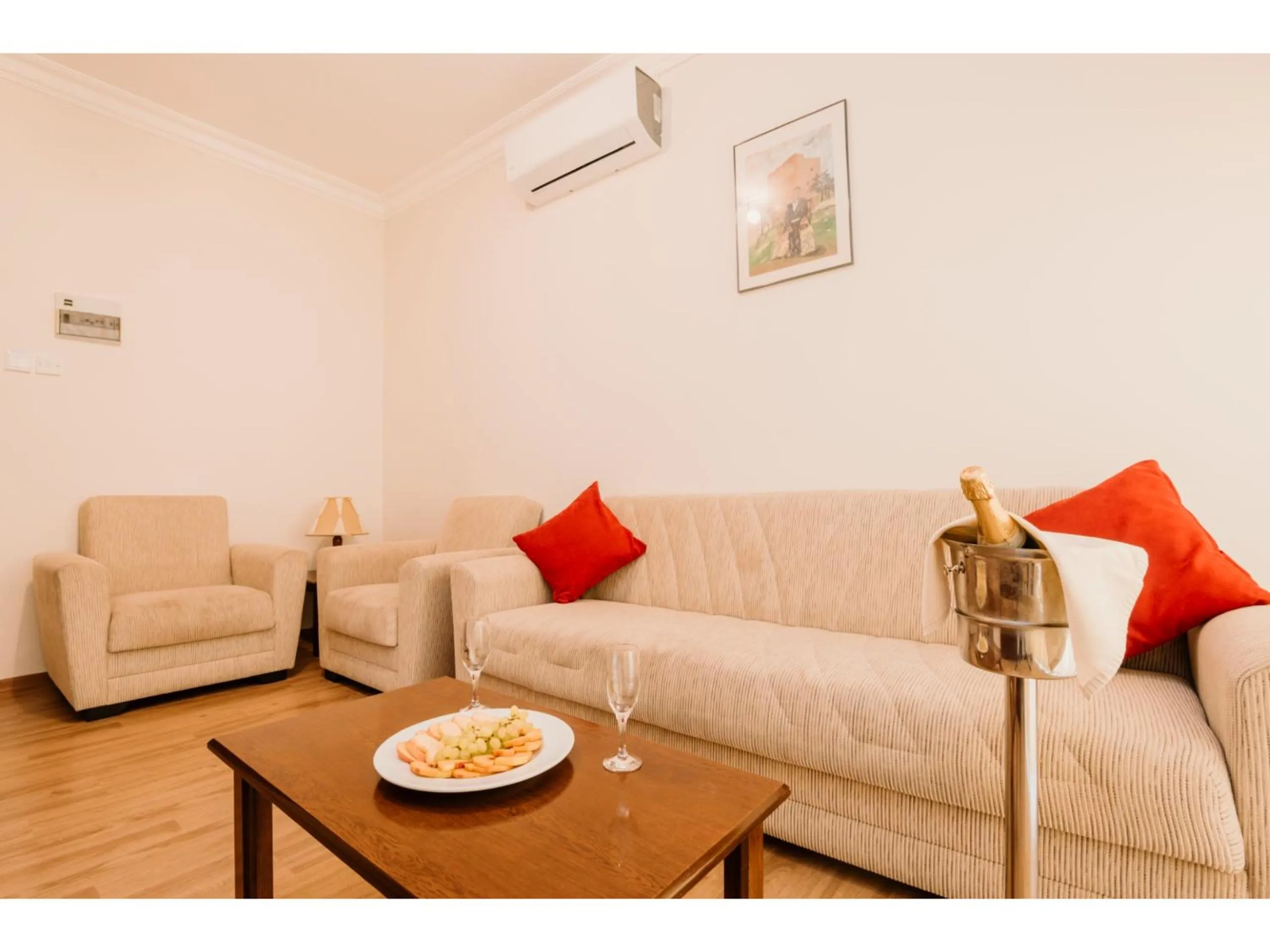 Living room in Sammy's Hotel