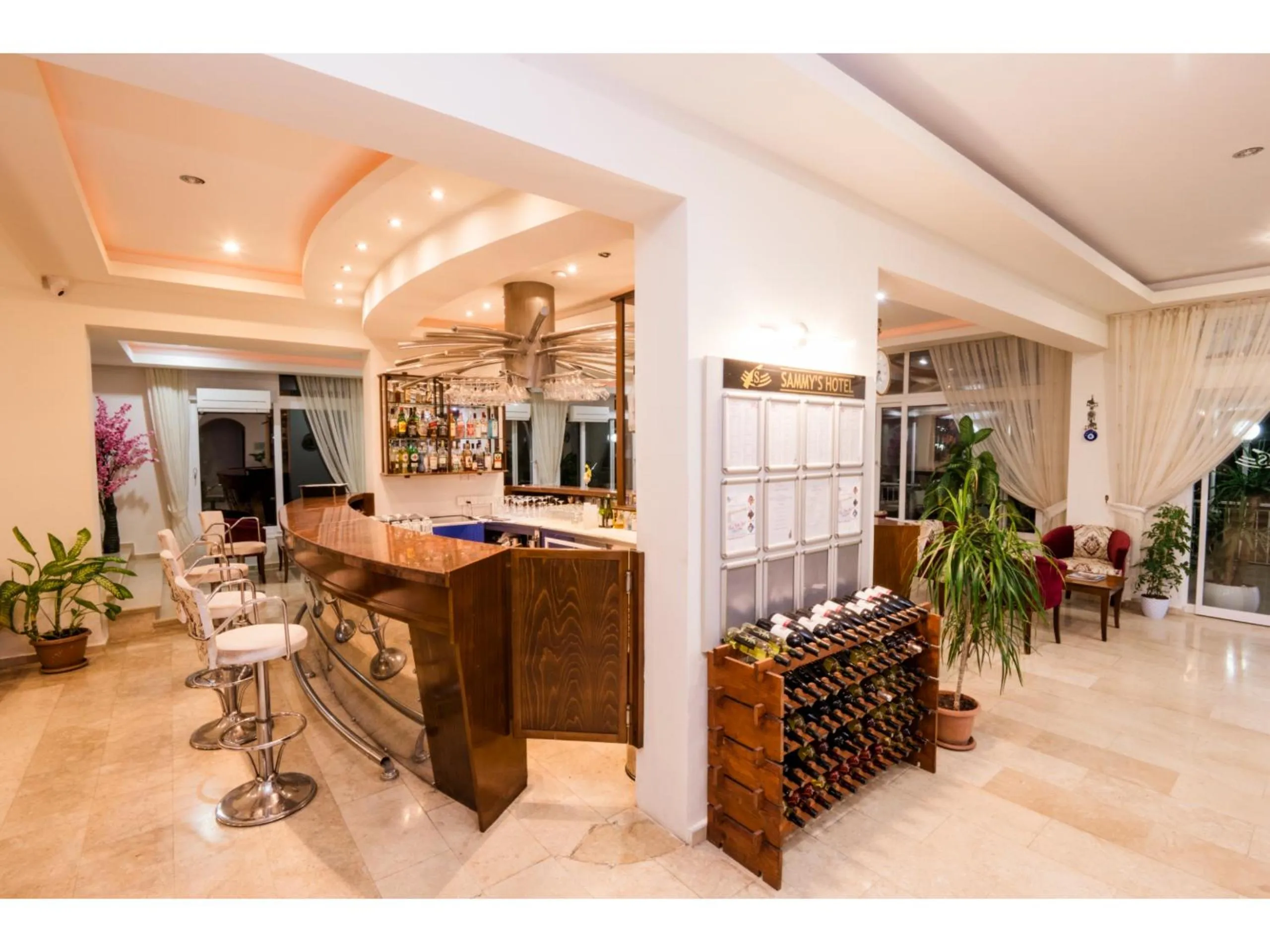 Living room in Sammy's Hotel