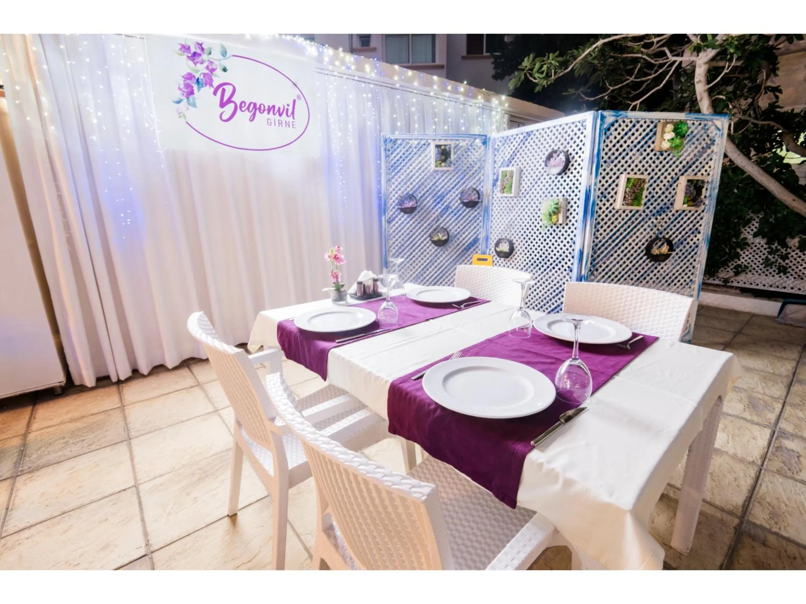 Living room in Sammy's Hotel