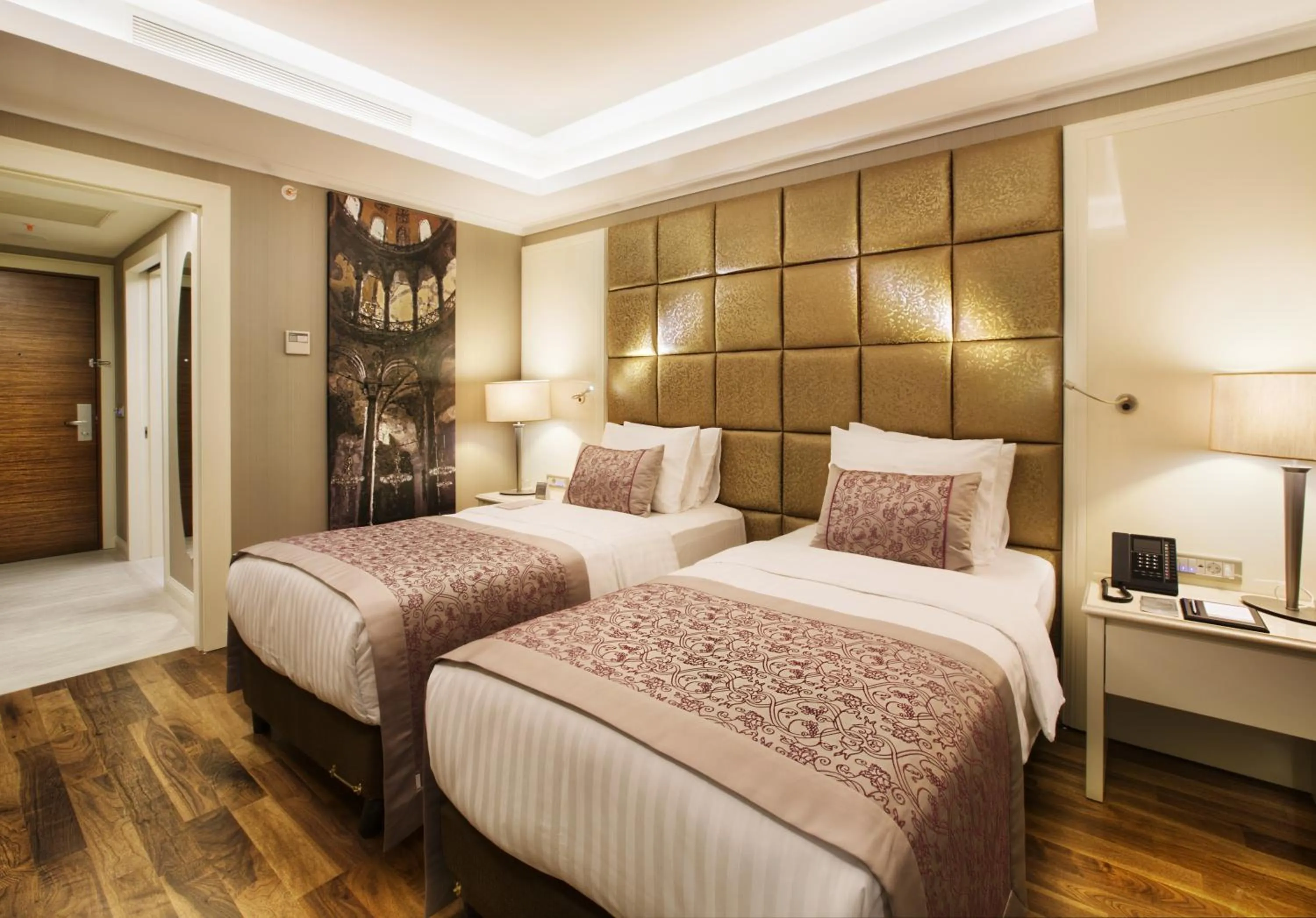 Bed in Dedeman Bostanci Istanbul Hotel & Convention Center