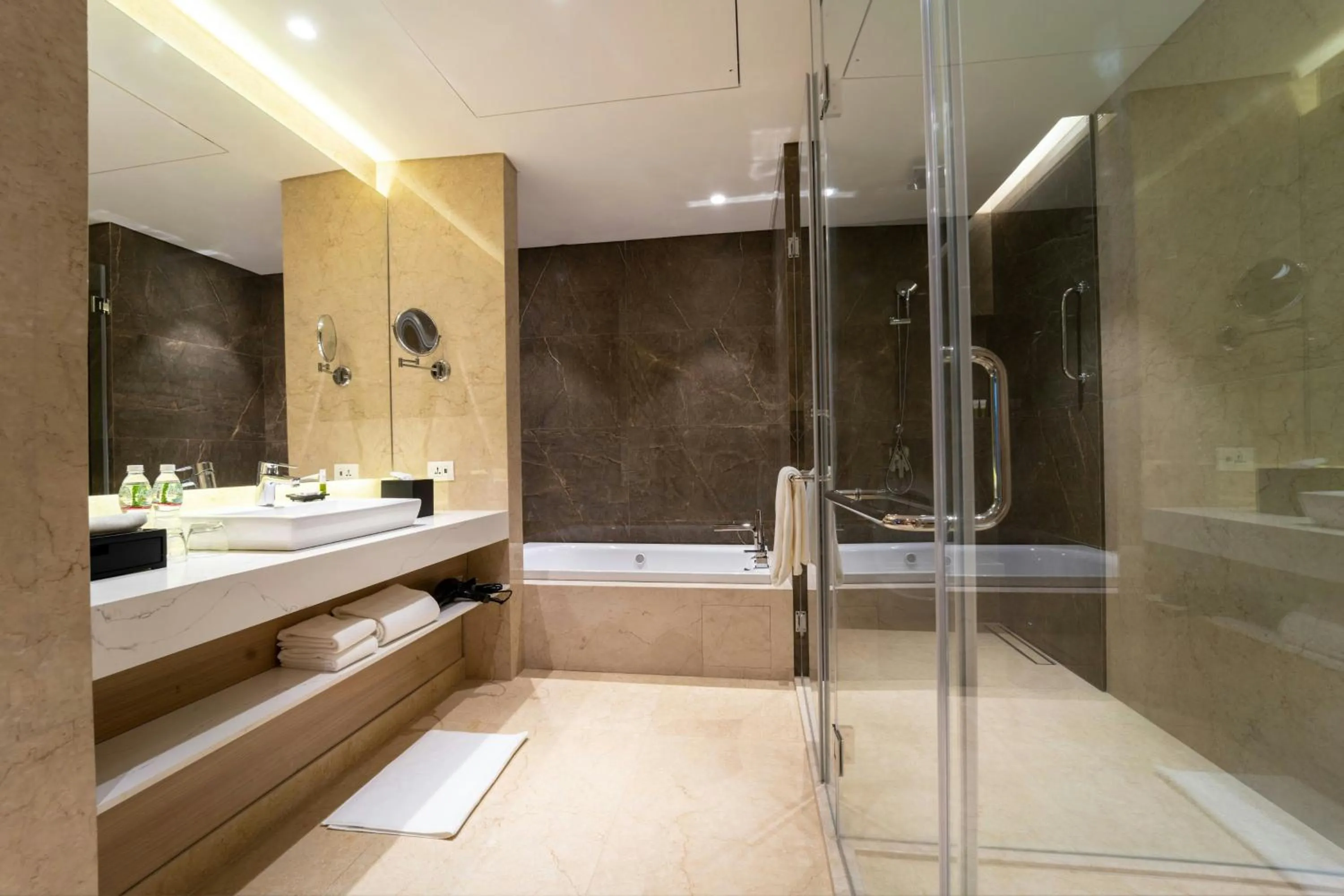 Photo of the whole room in Courtyard by Marriott Vadodara