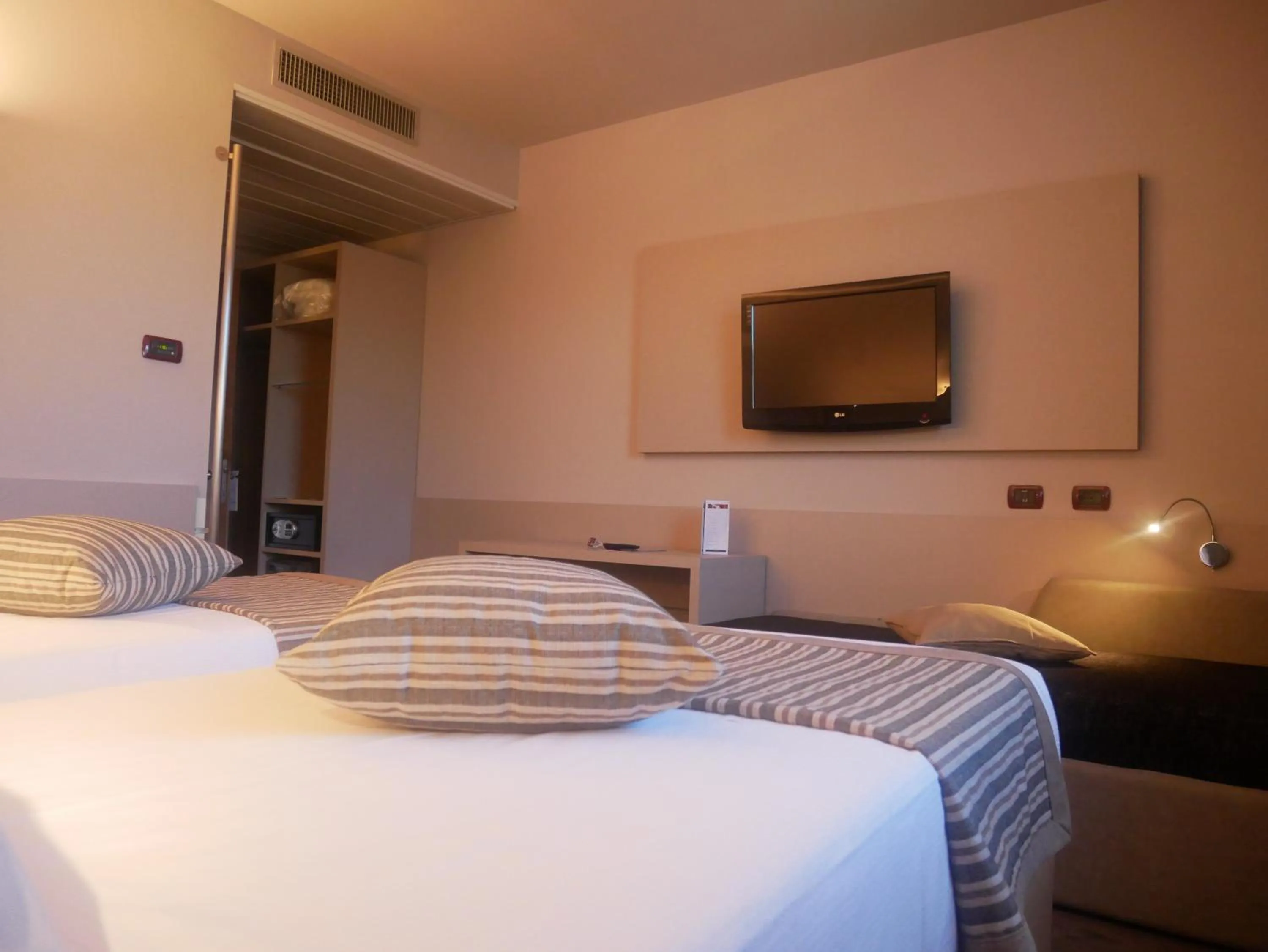 Bed in First Hotel Malpensa