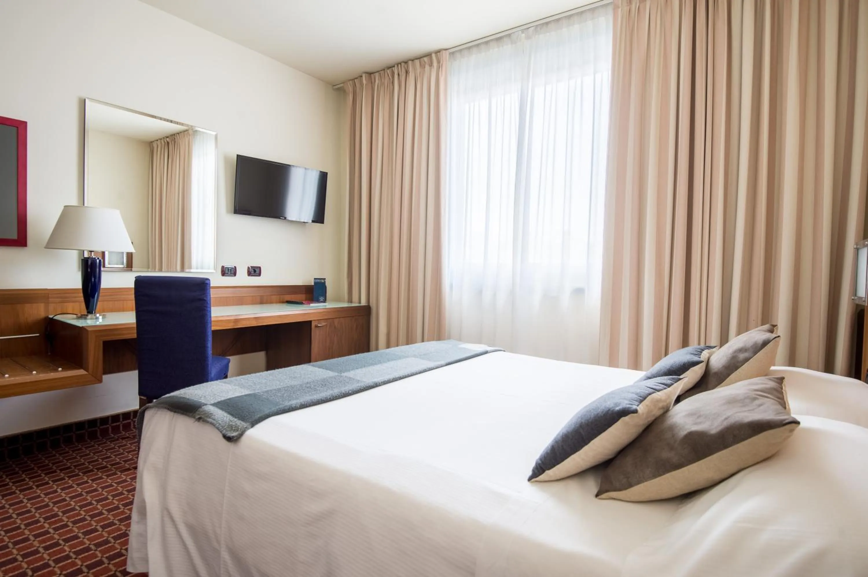 Bed in First Hotel Malpensa