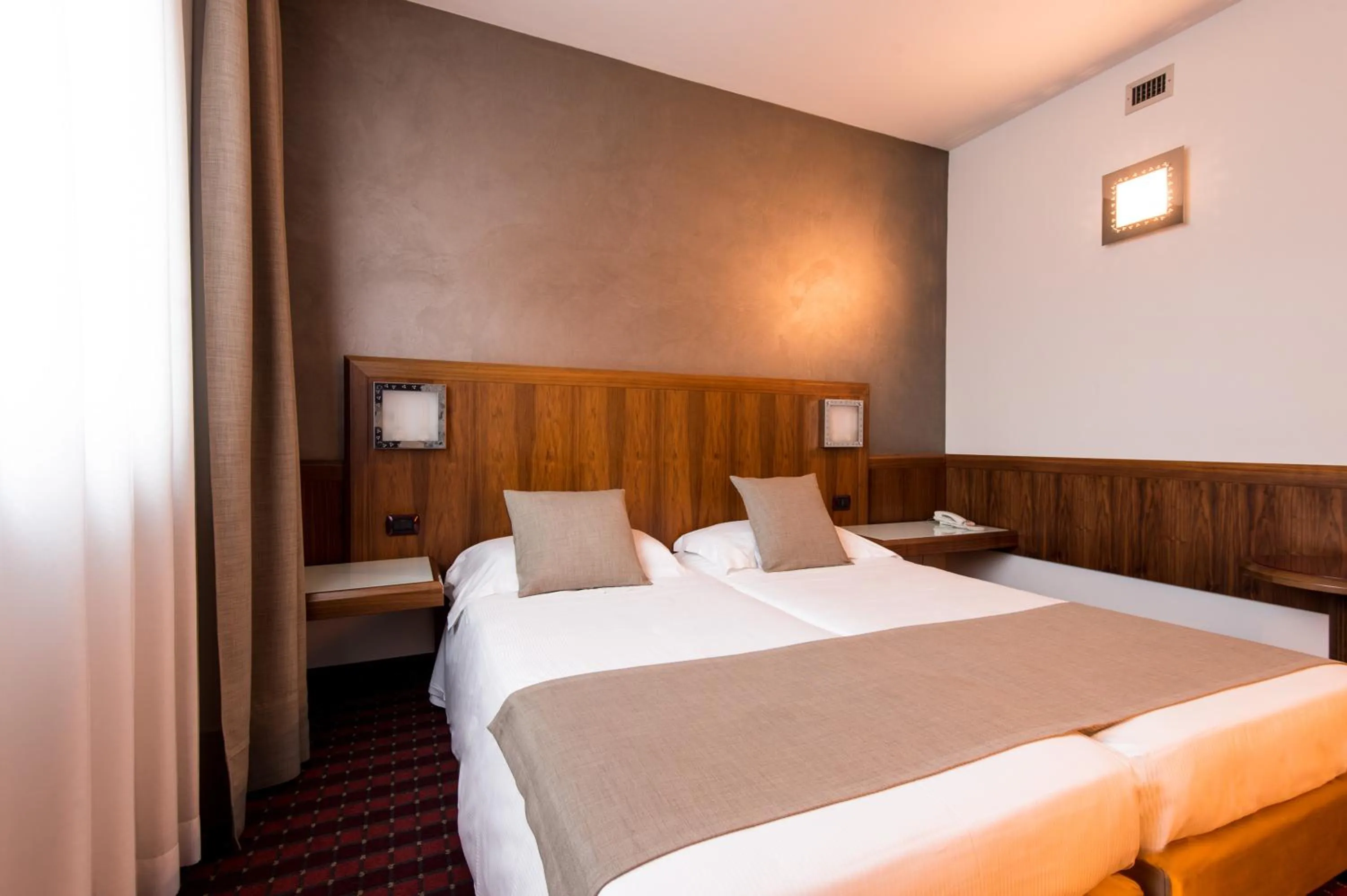 Bed in First Hotel Malpensa
