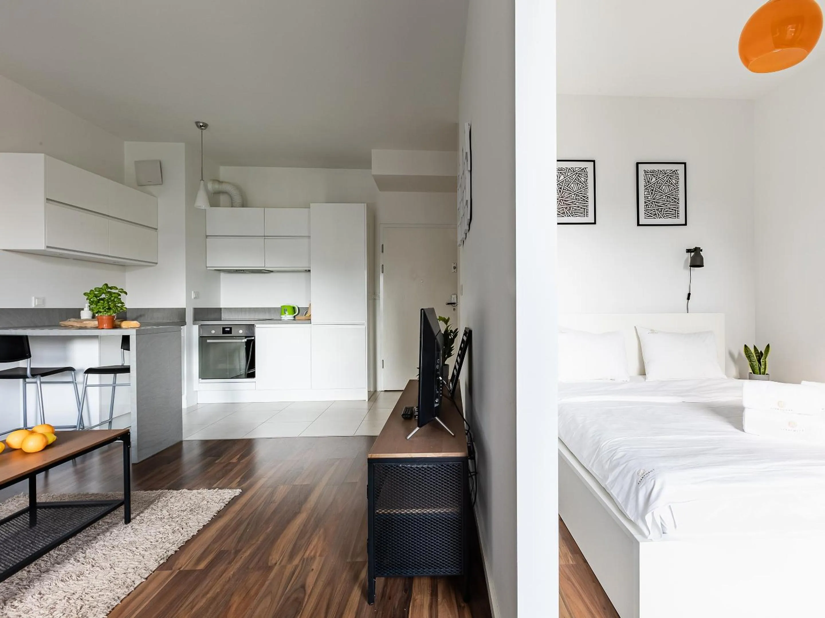 Kitchen or kitchenette, Bed in Kolejowa ApartHotel