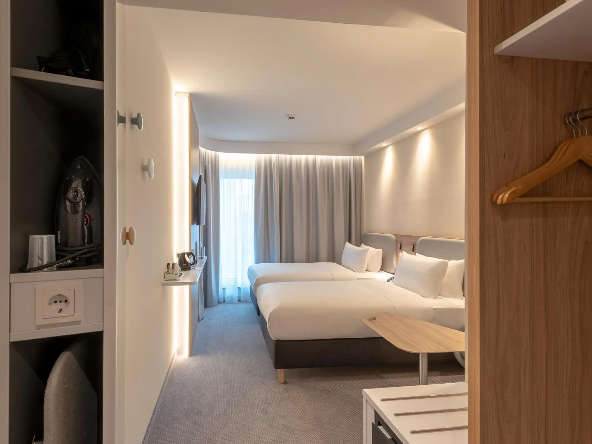 Bed in Holiday Inn Express - MUNICH NORTH by IHG