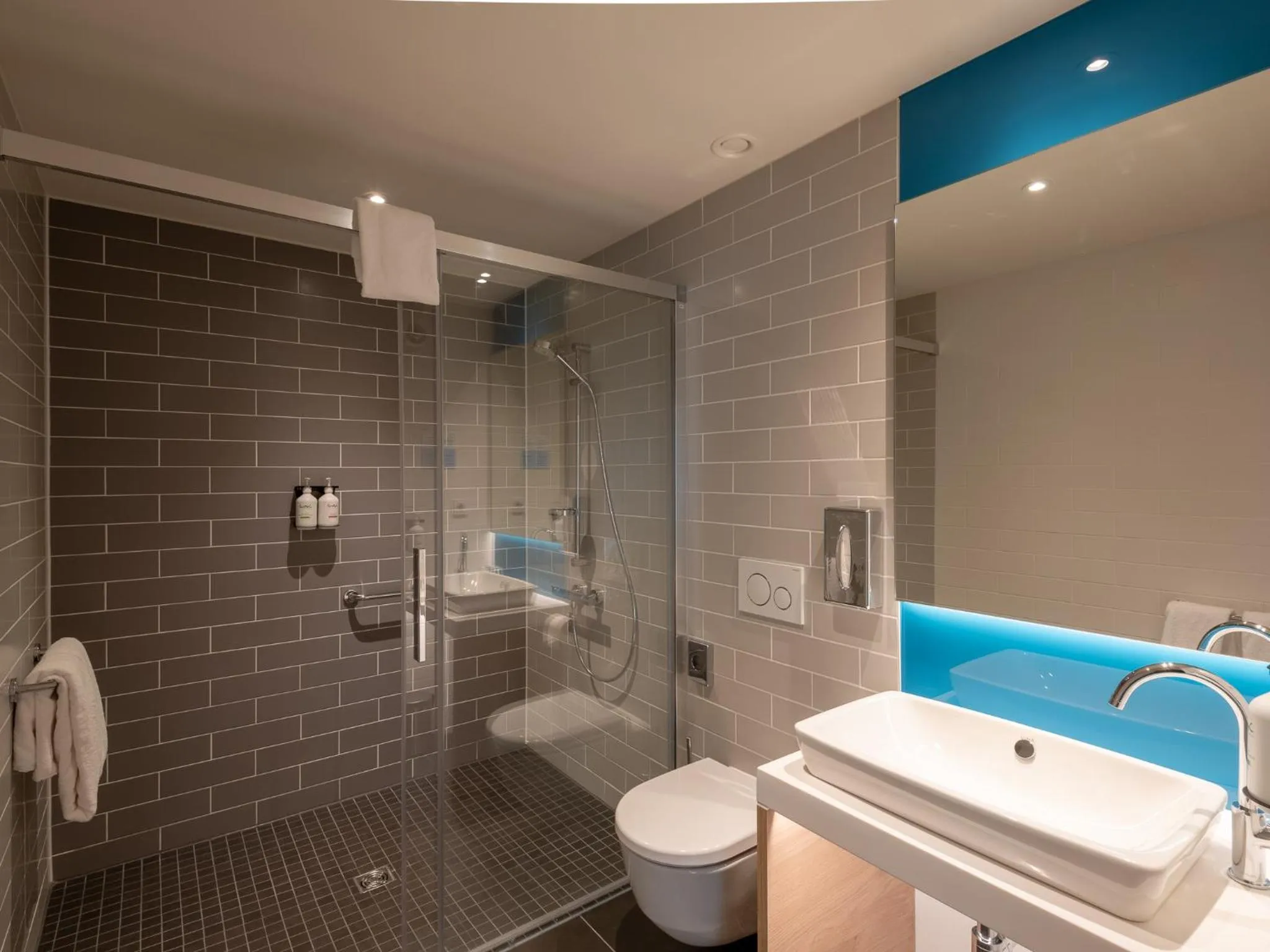 Shower in Holiday Inn Express - MUNICH NORTH by IHG