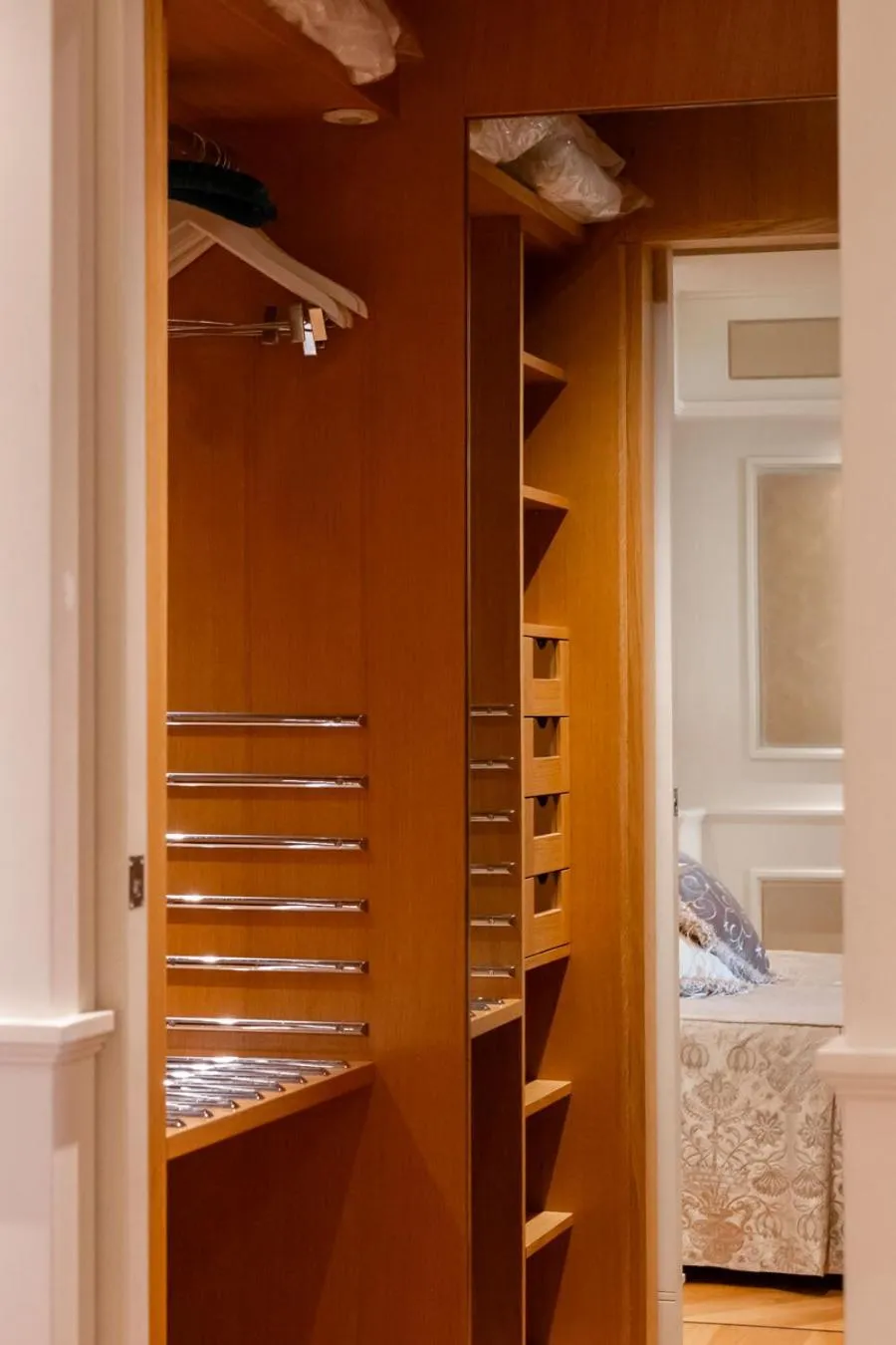 wardrobe, Bed in Canaletto Luxury Suites - San Marco Luxury