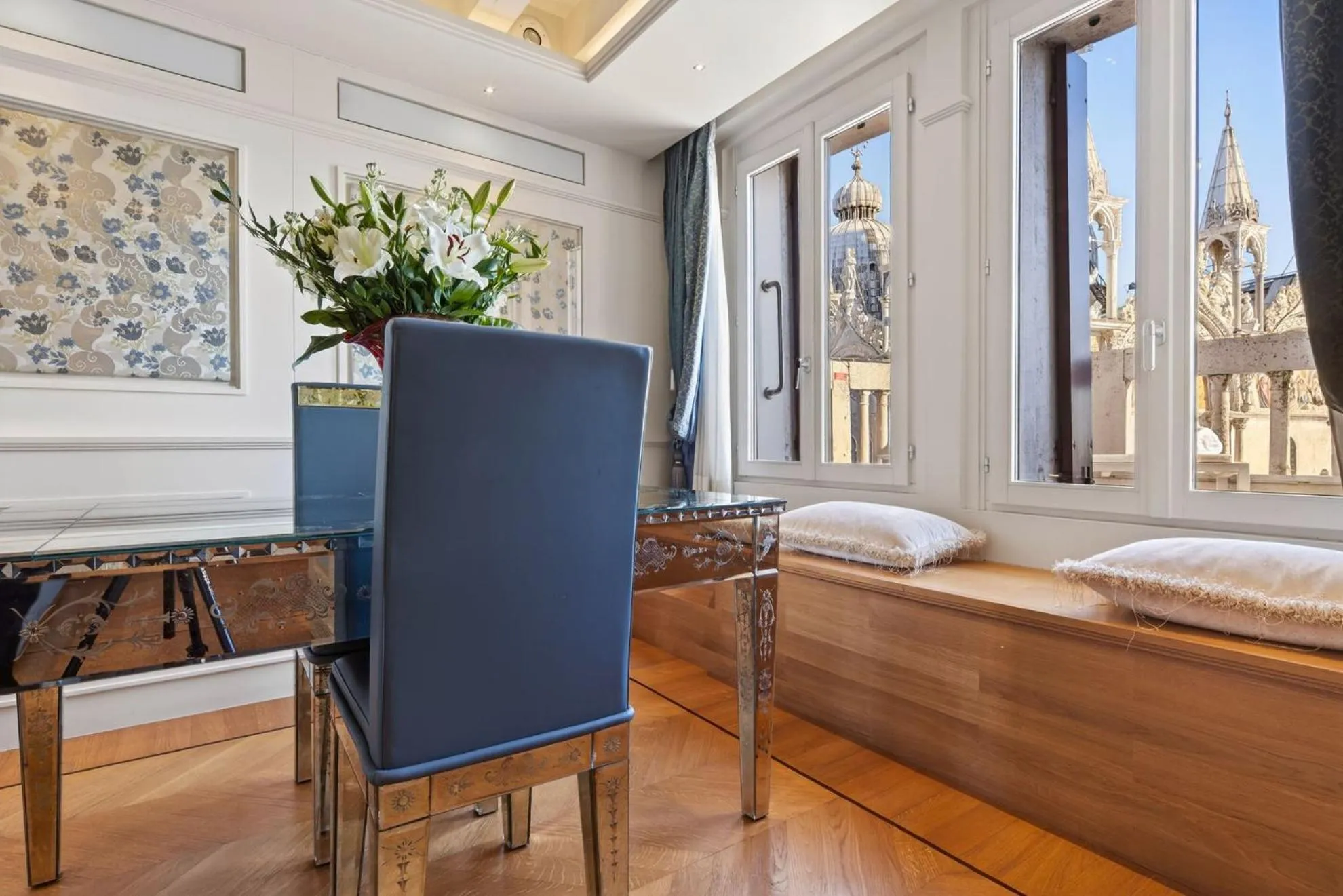 View (from property/room), Bed in Canaletto Luxury Suites - San Marco Luxury