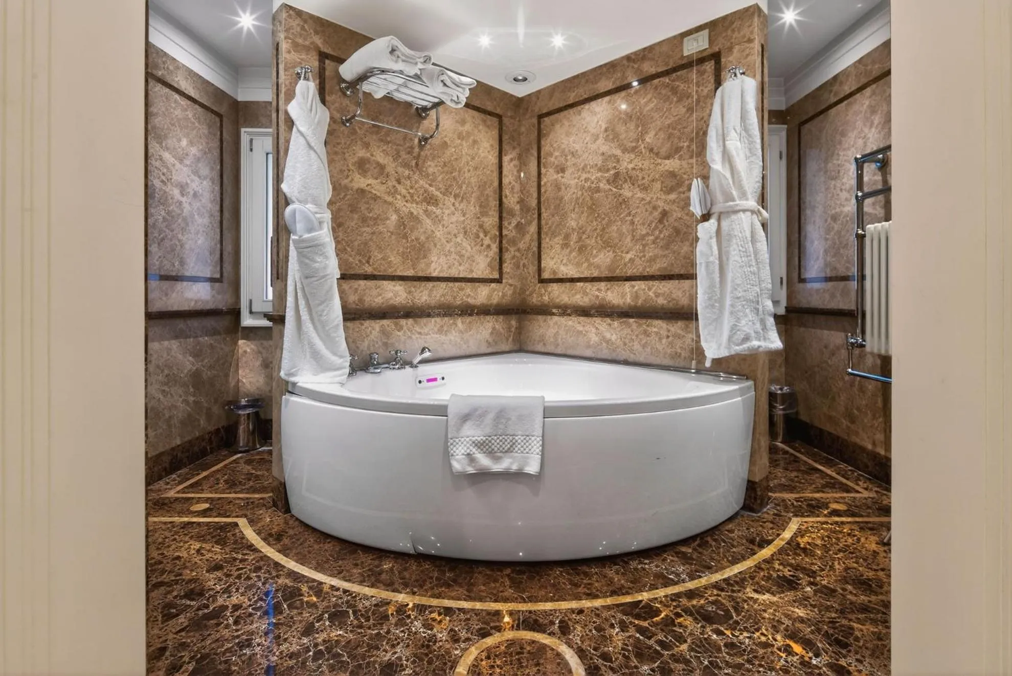 Hot Tub in Canaletto Luxury Suites - San Marco Luxury