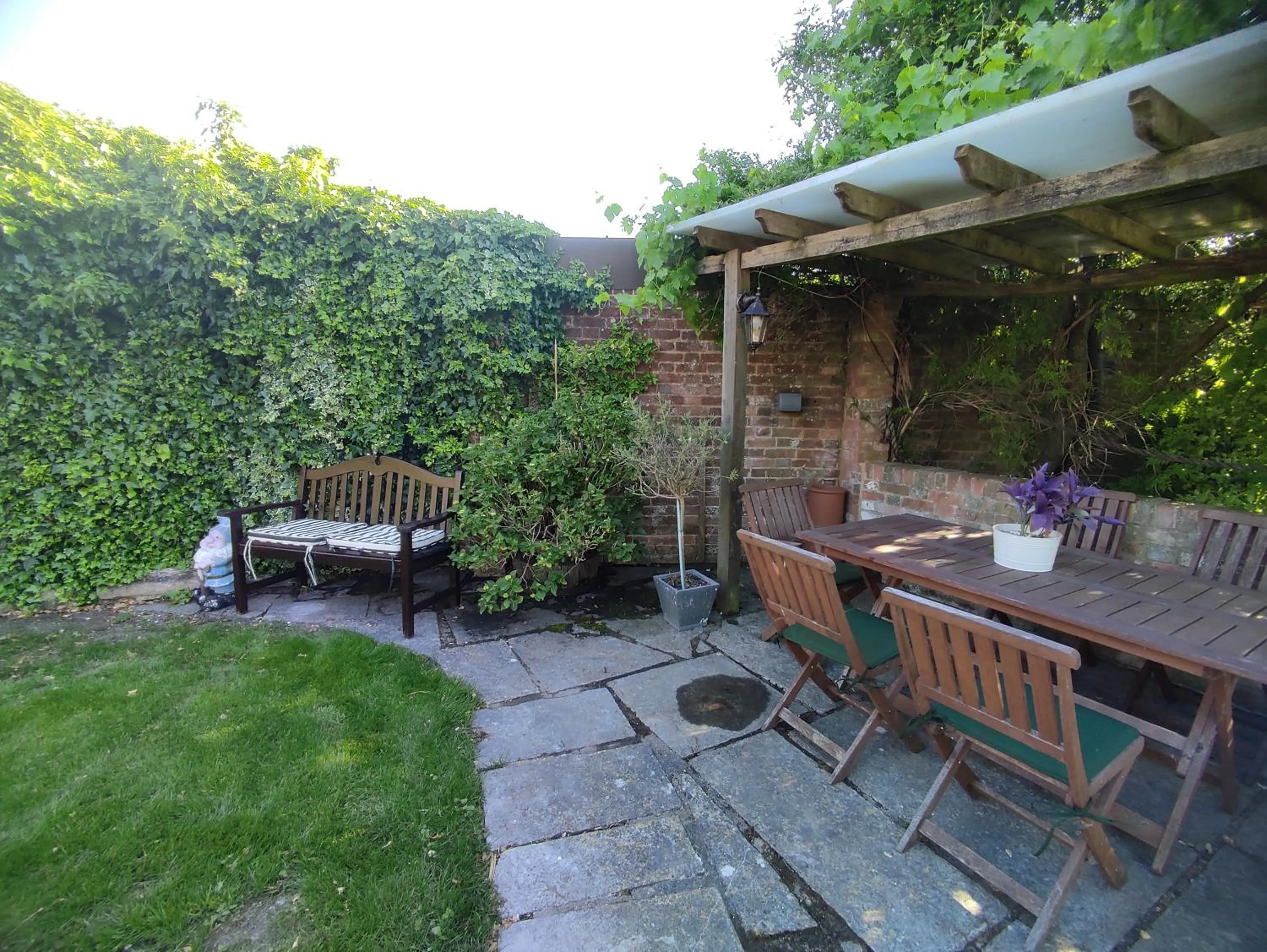 Garden in The Cheesehouse - Seven ensuite bedrooms