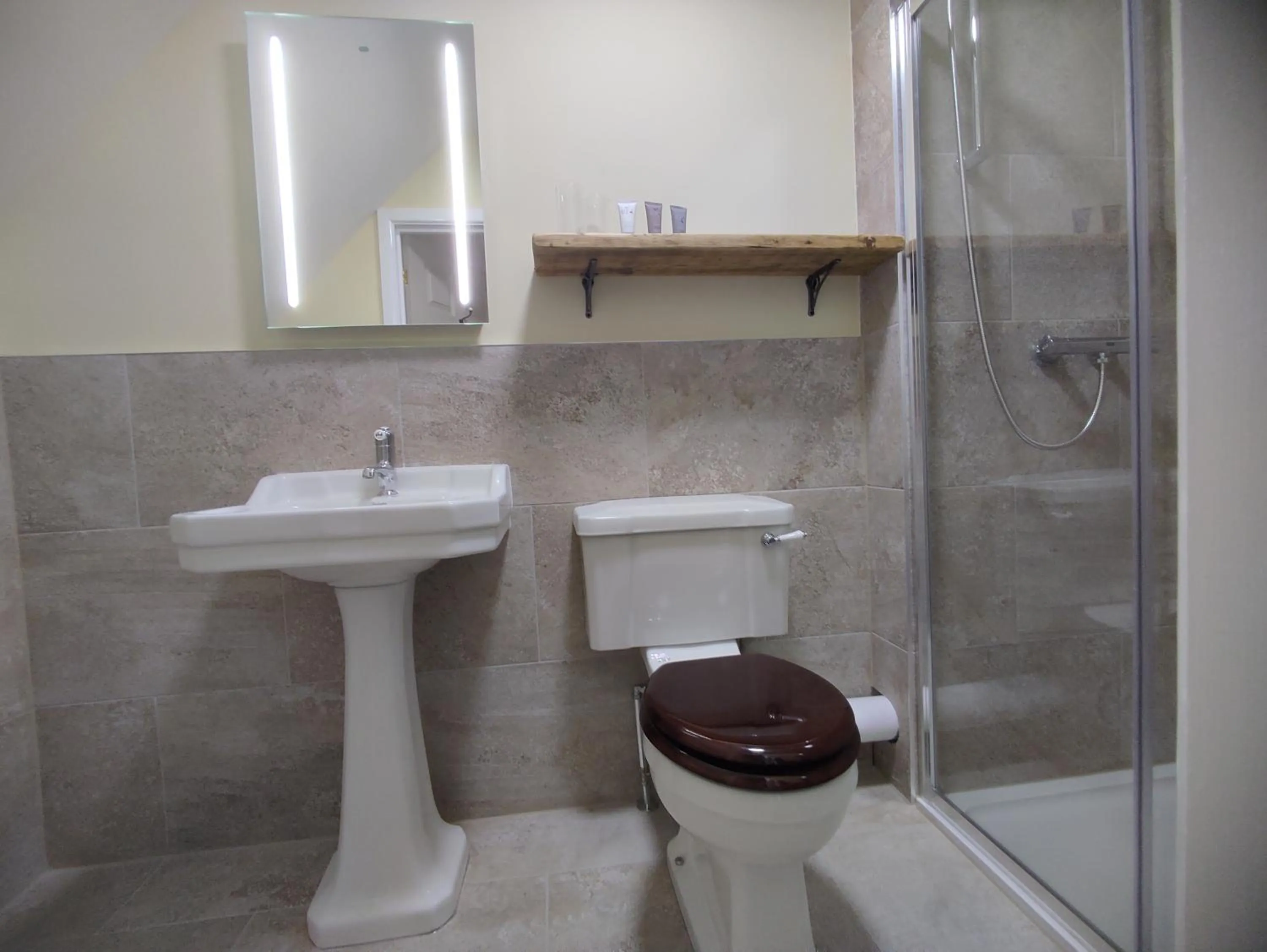 Bathroom in The Cheesehouse - Seven ensuite bedrooms