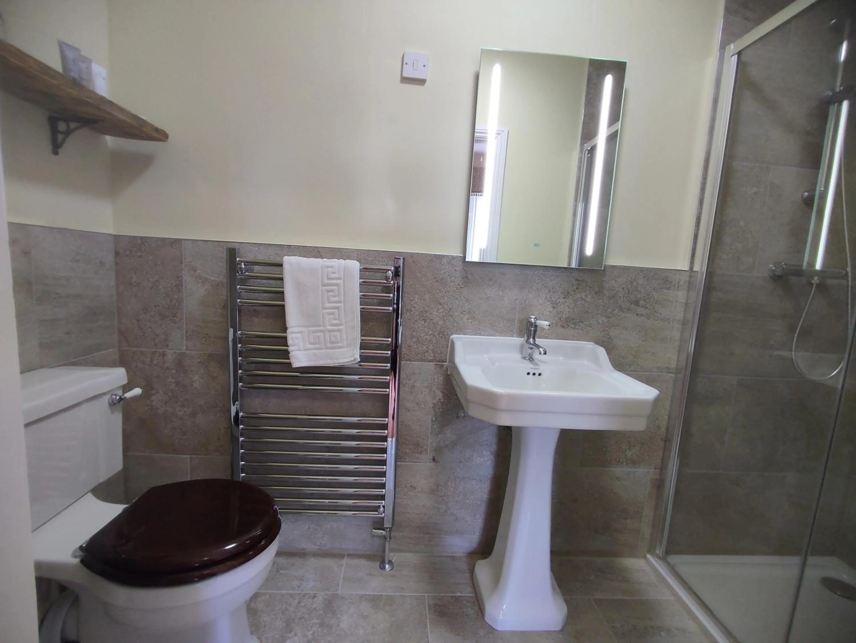 Bathroom in The Cheesehouse - Seven ensuite bedrooms