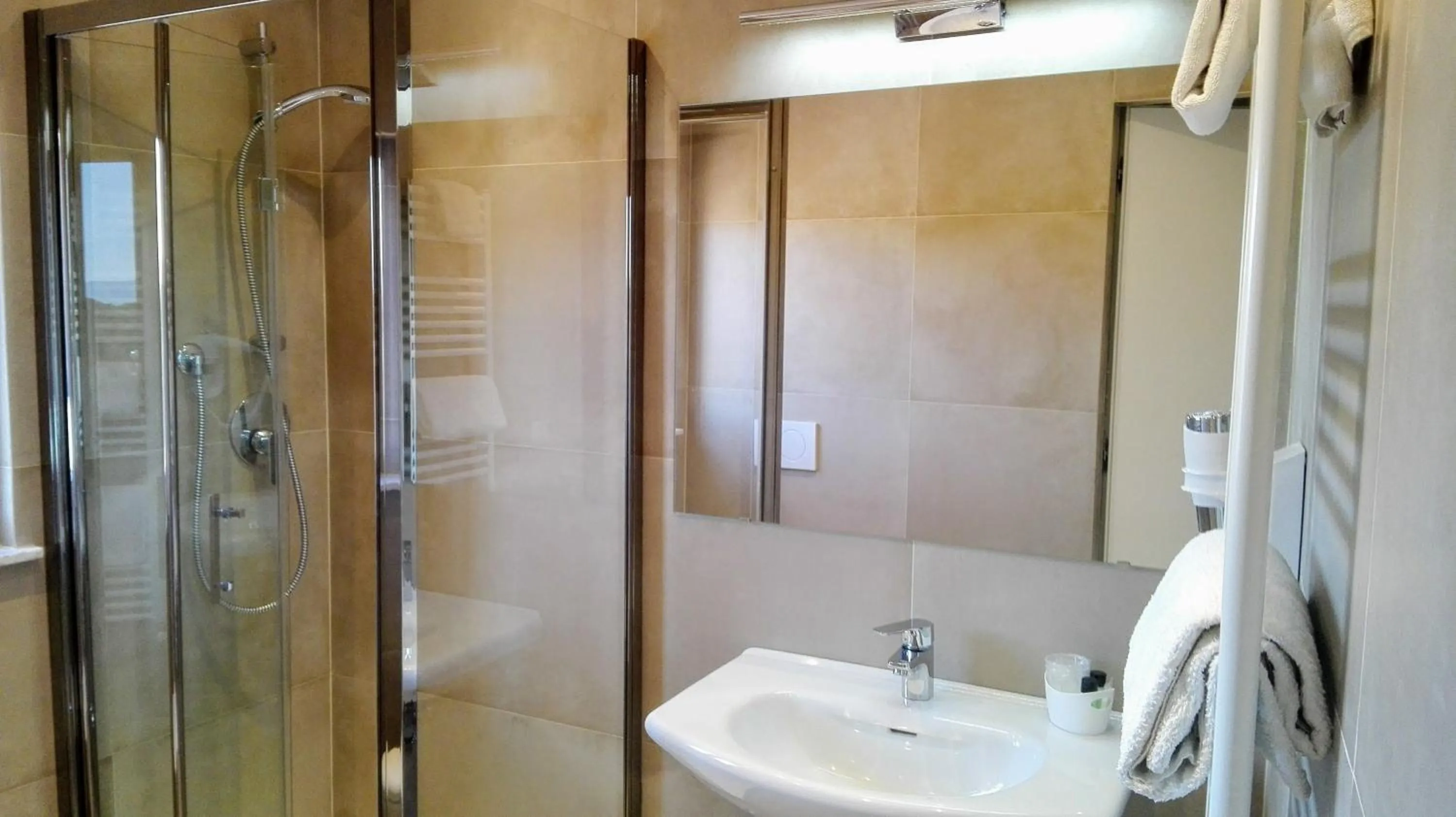 Shower in Soggiorno Lo Stellino