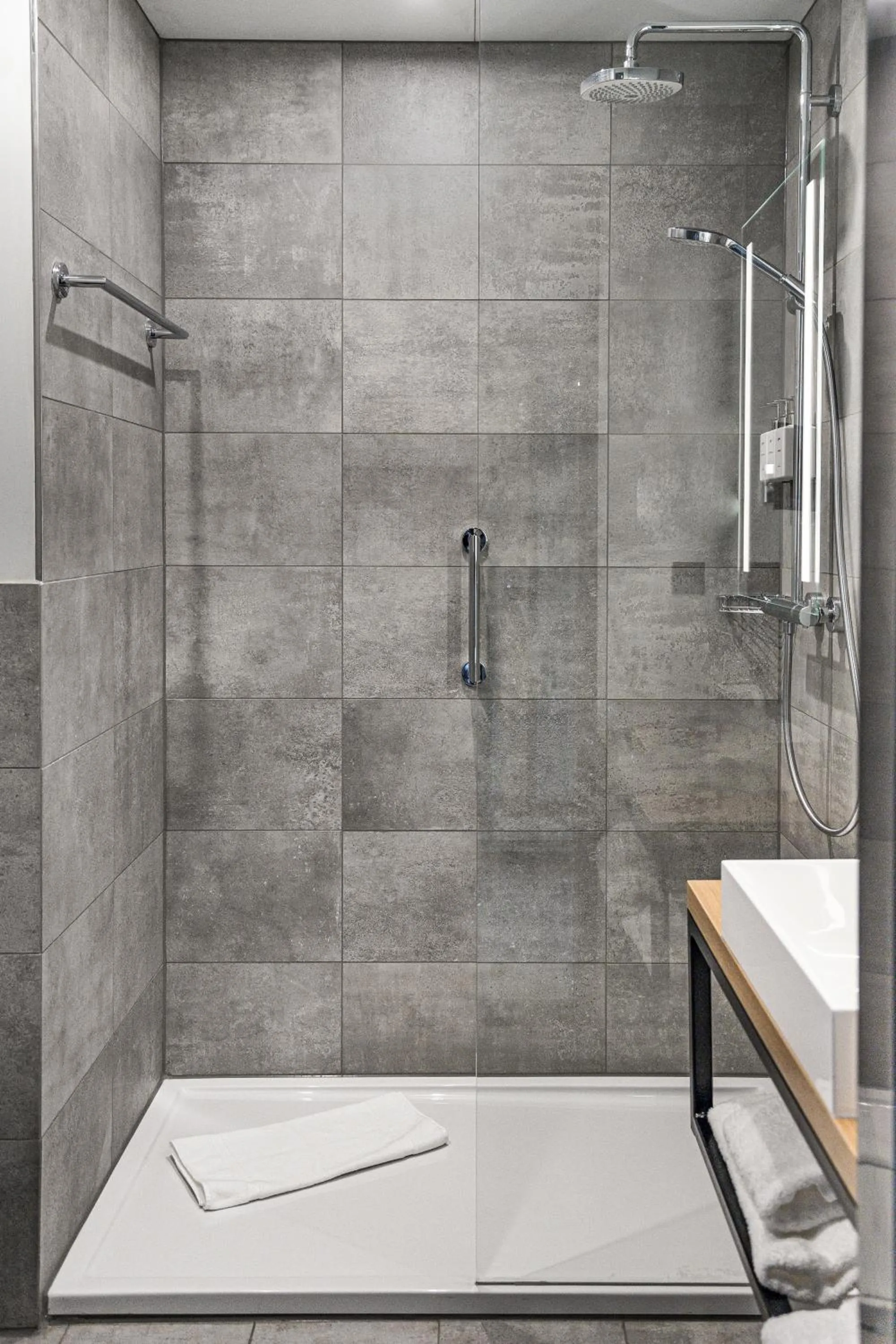 Shower in Radisson Hotel Liege City Centre