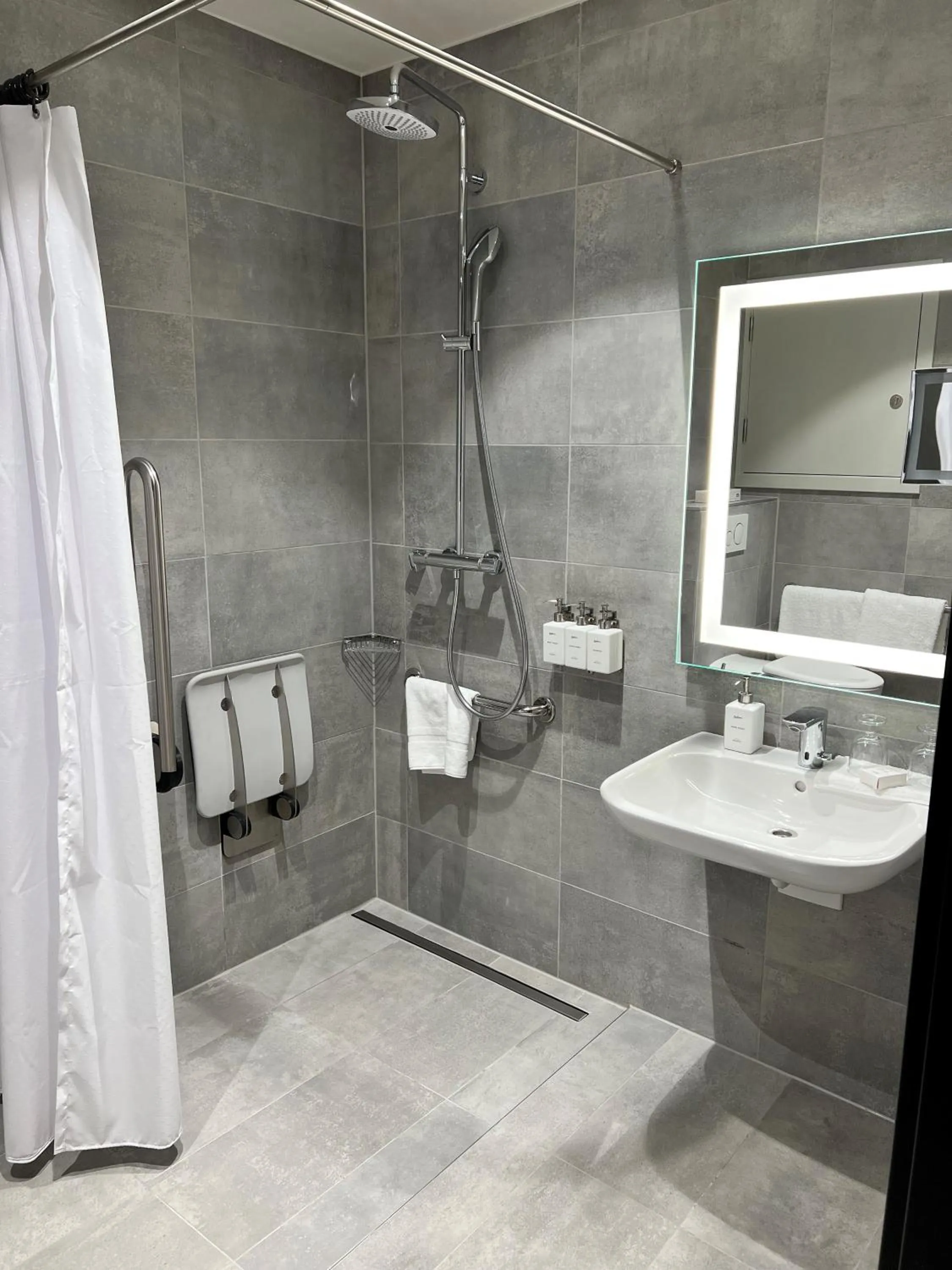 Bathroom in Radisson Hotel Liege City Centre