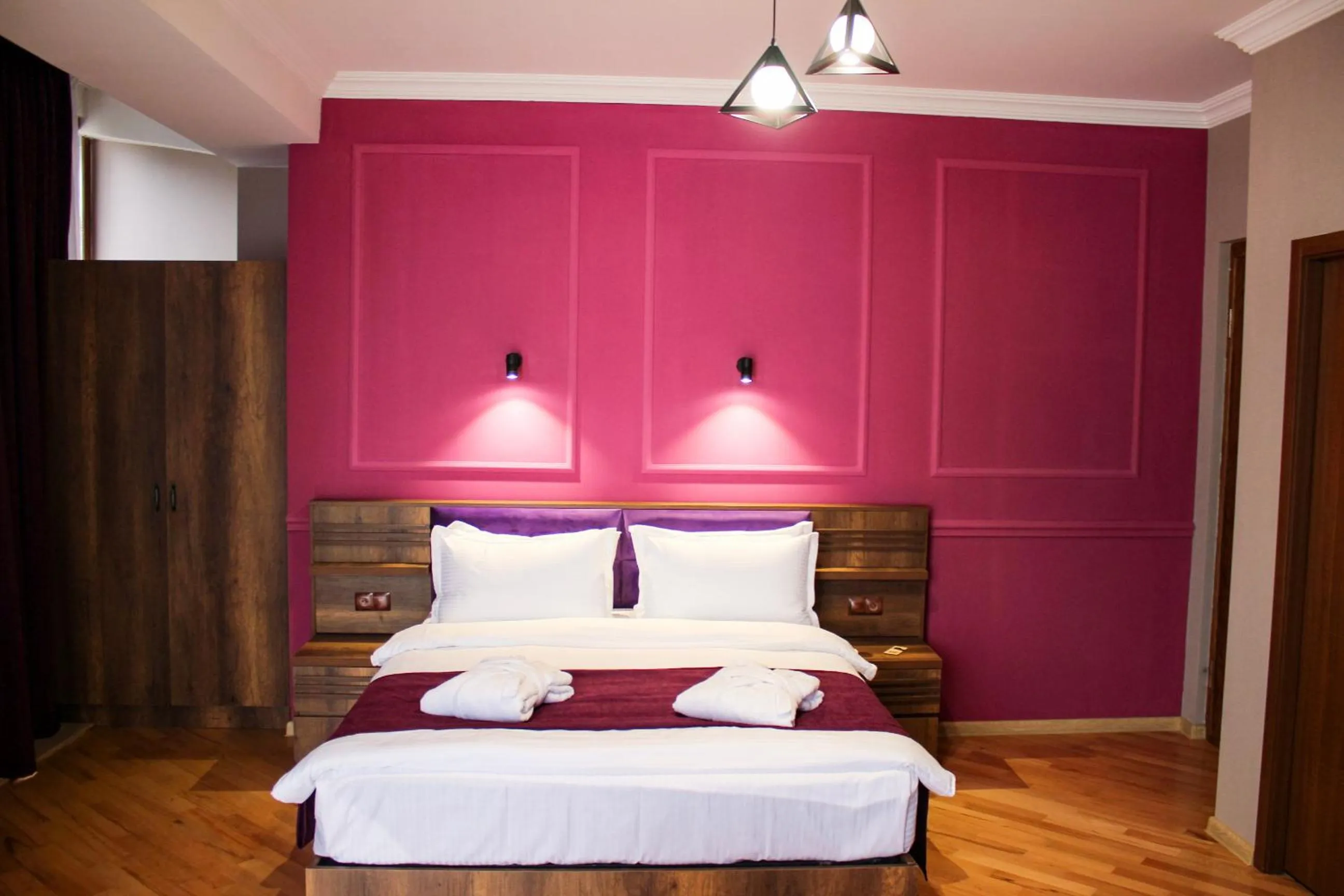 Bedroom, Bed in Legend Hotel