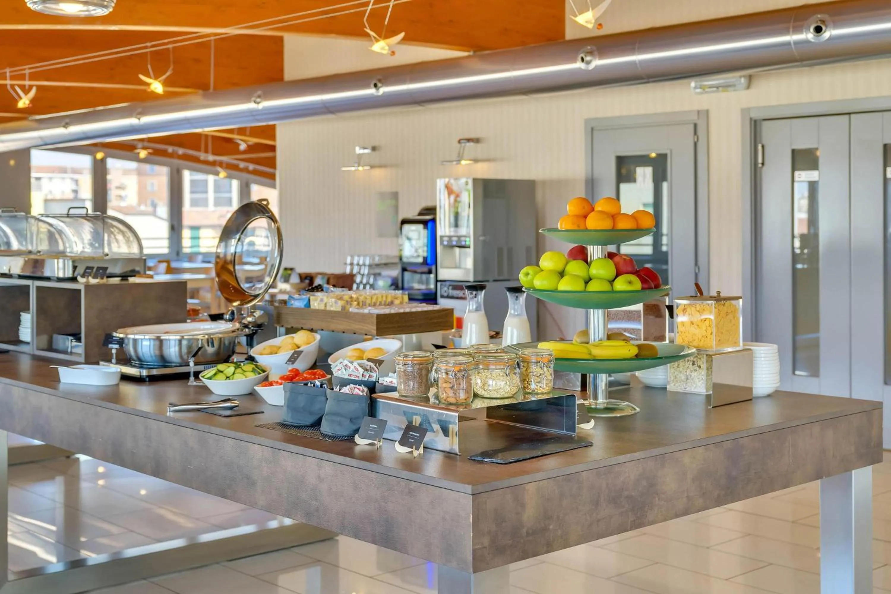 Restaurant/places to eat in B&B HOTEL Milano La Spezia