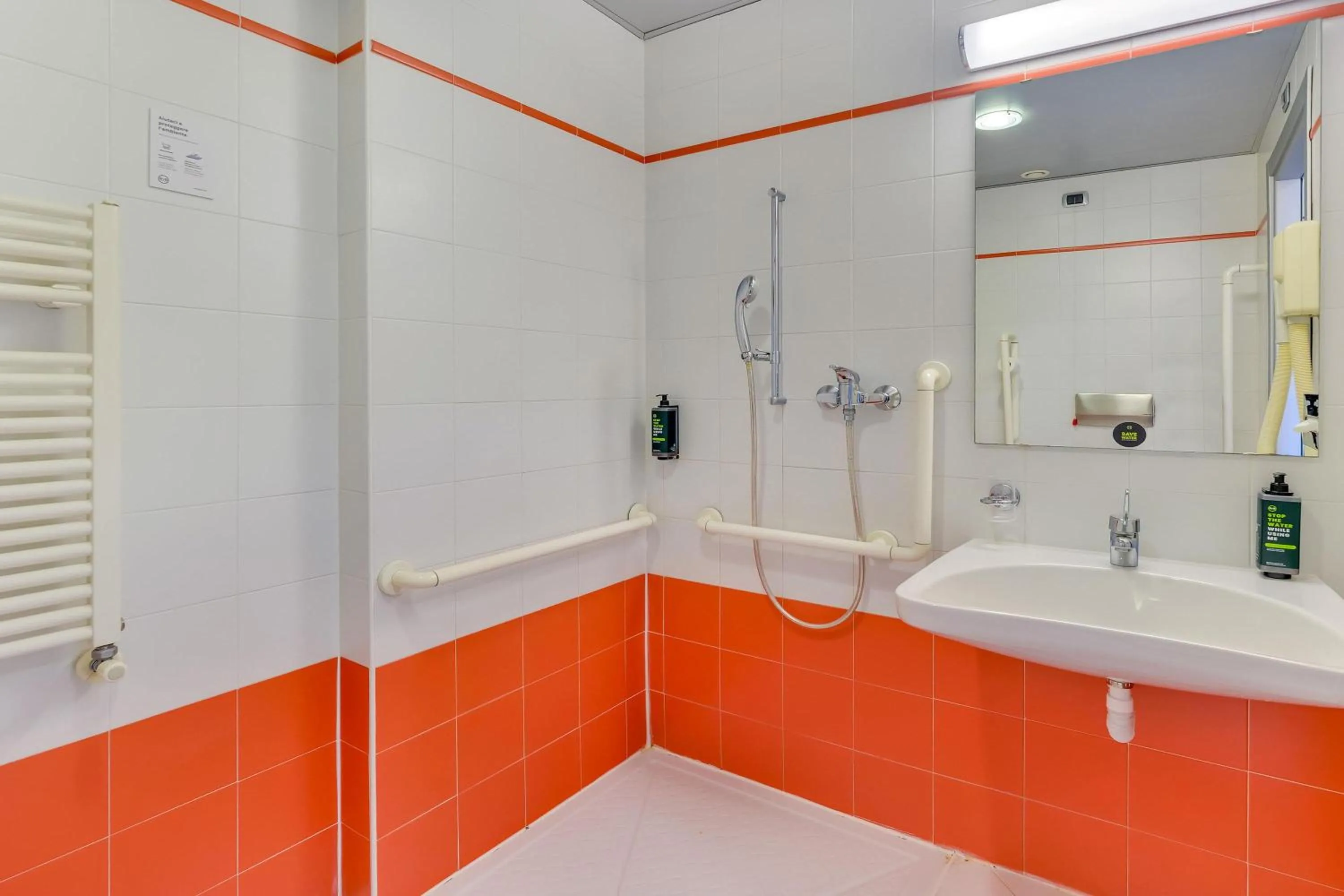 Bathroom in B&B HOTEL Milano La Spezia